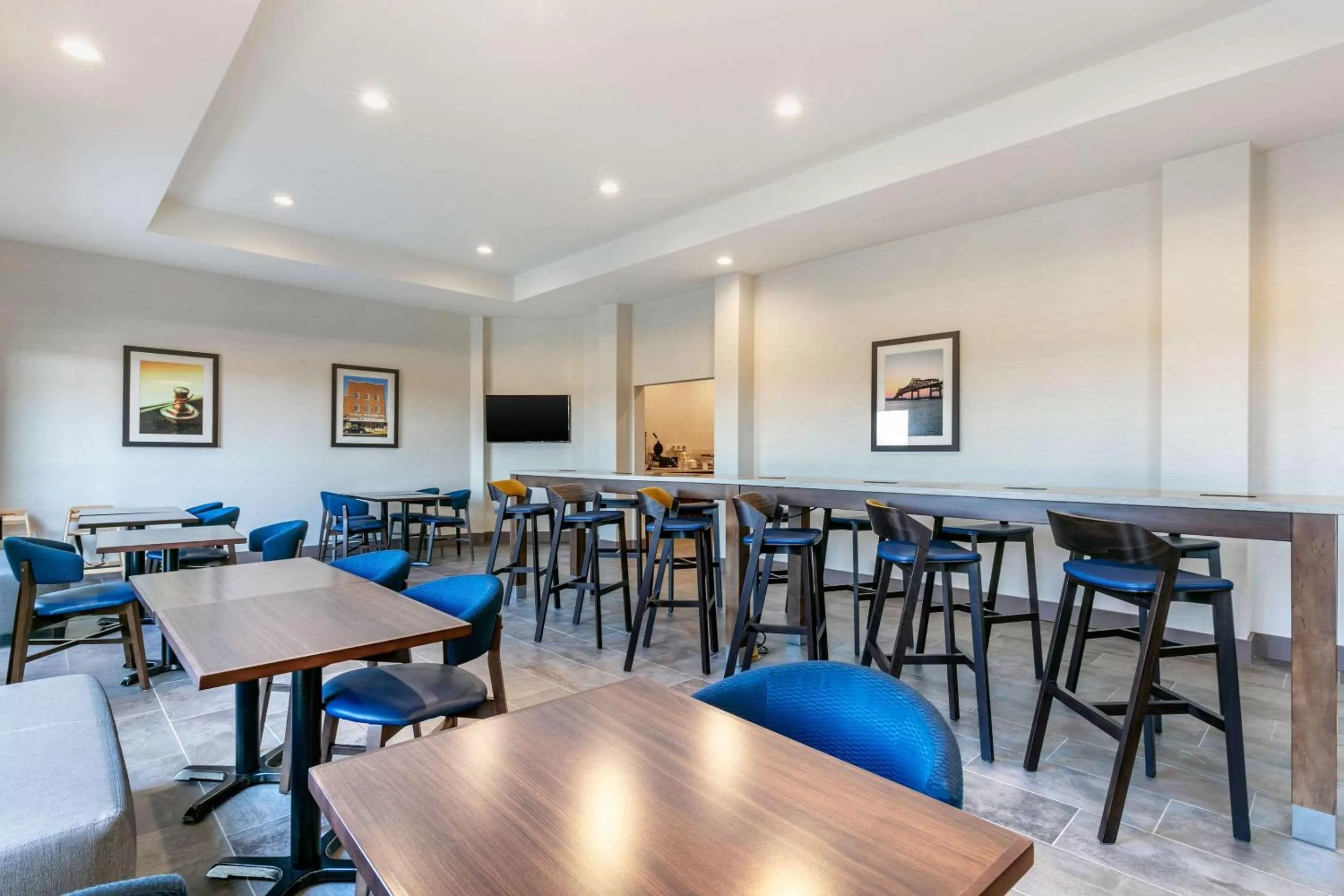 Restaurant/places to eat in Comfort Suites North Tupelo