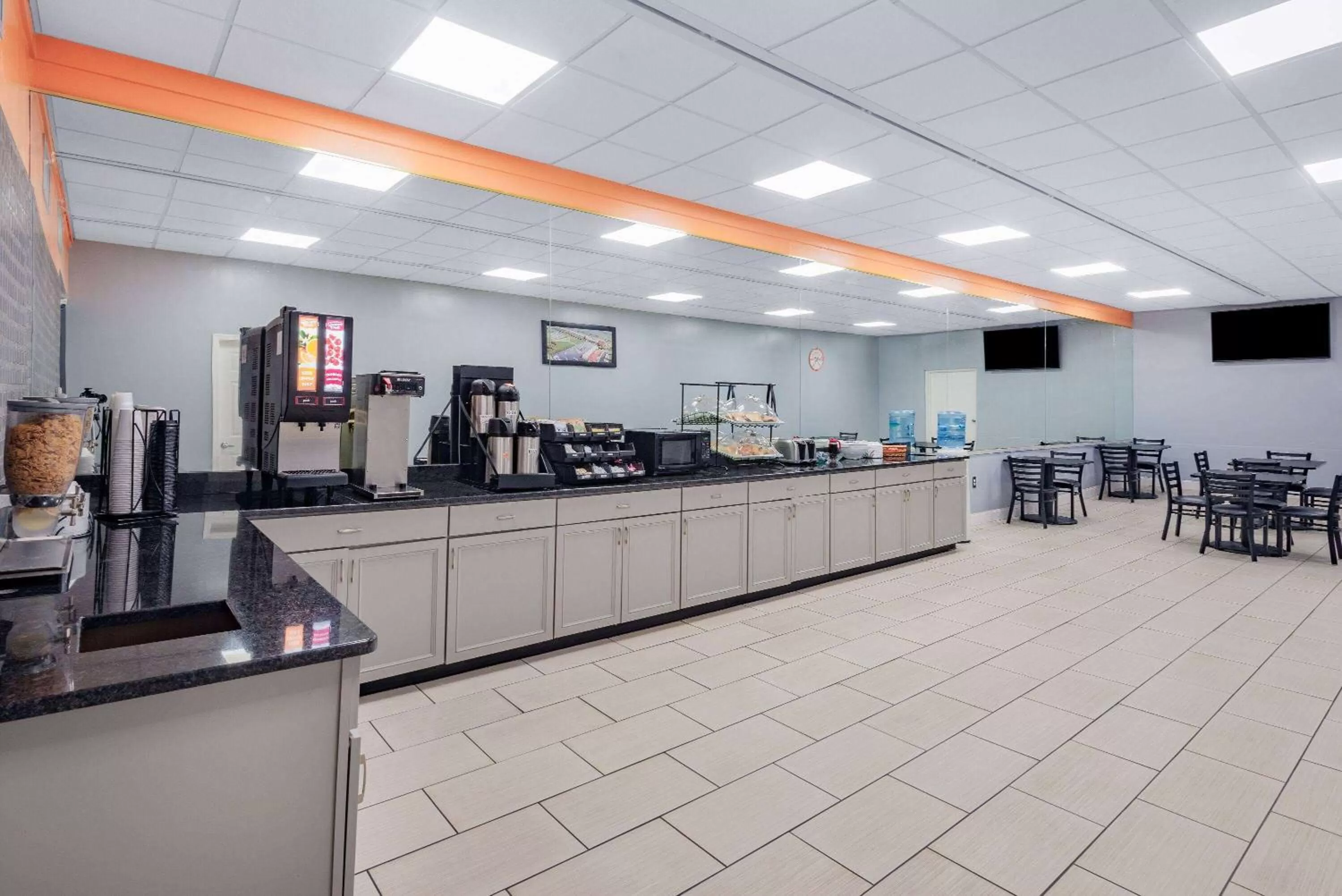 Breakfast in Howard Johnson by Wyndham Staunton