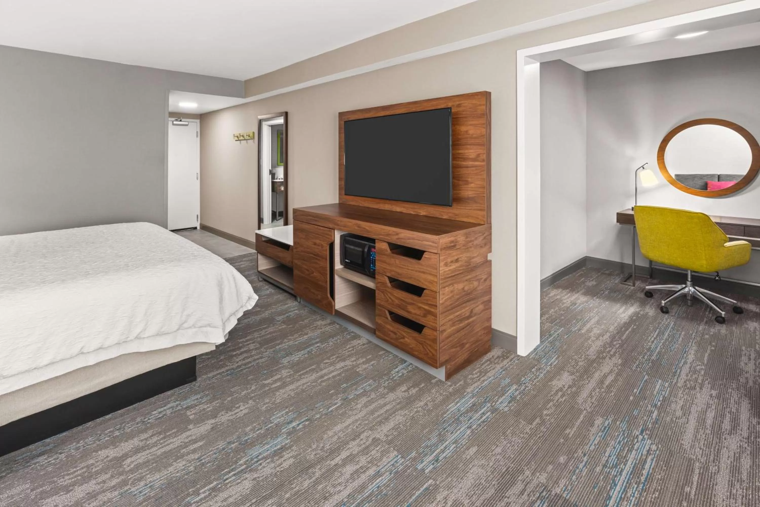 Bedroom, Bed in Hampton Inn Seekonk