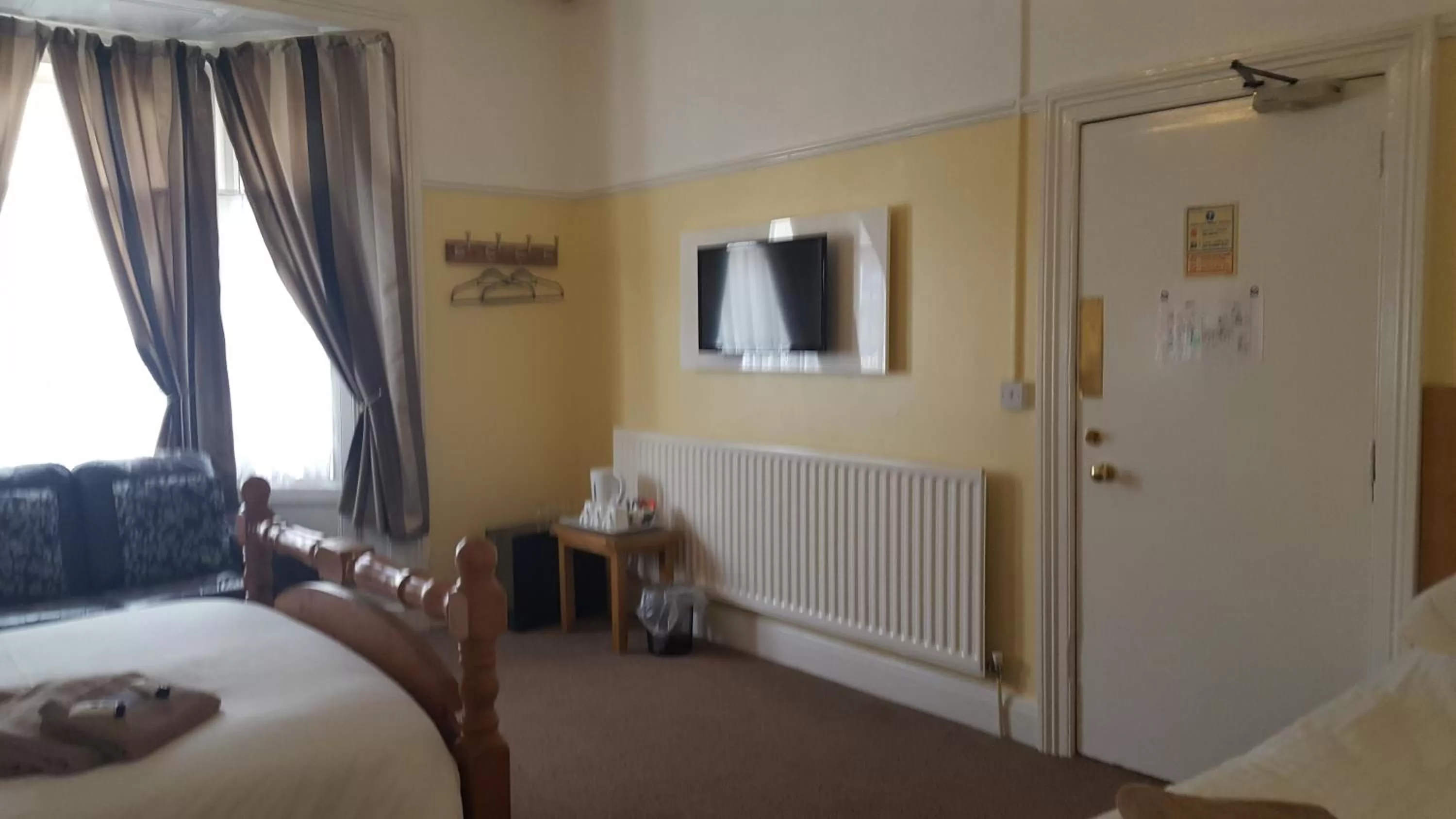 Seating area, Bed in The Beacon Hotel