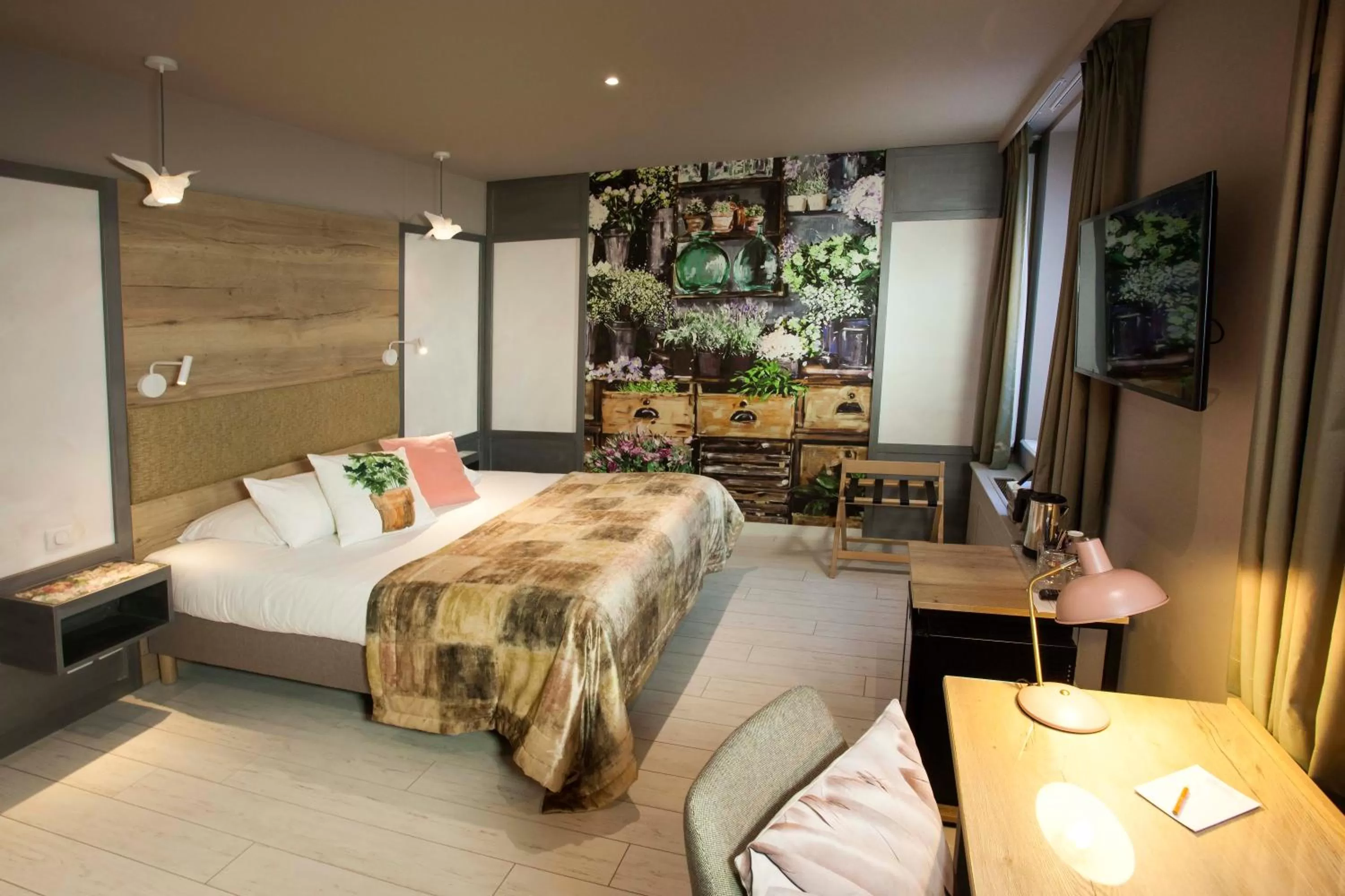 Property building, Bed in Hotel Beaucour