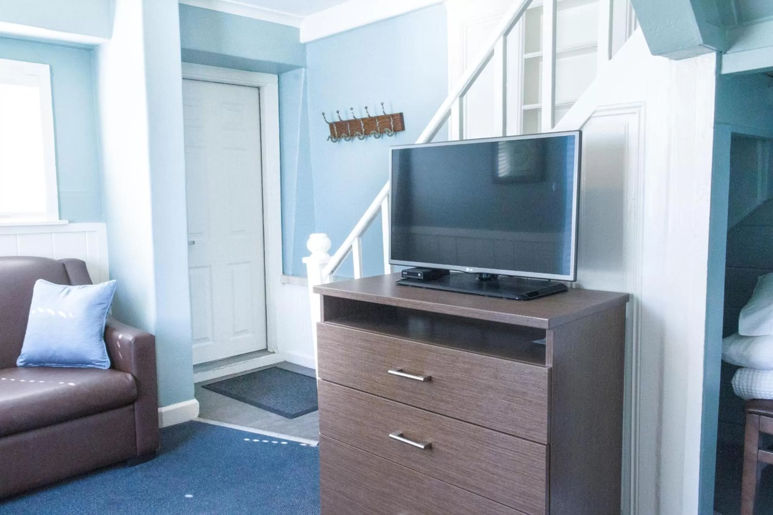 TV and multimedia in Ocean Echo Inn & Beach Cottages