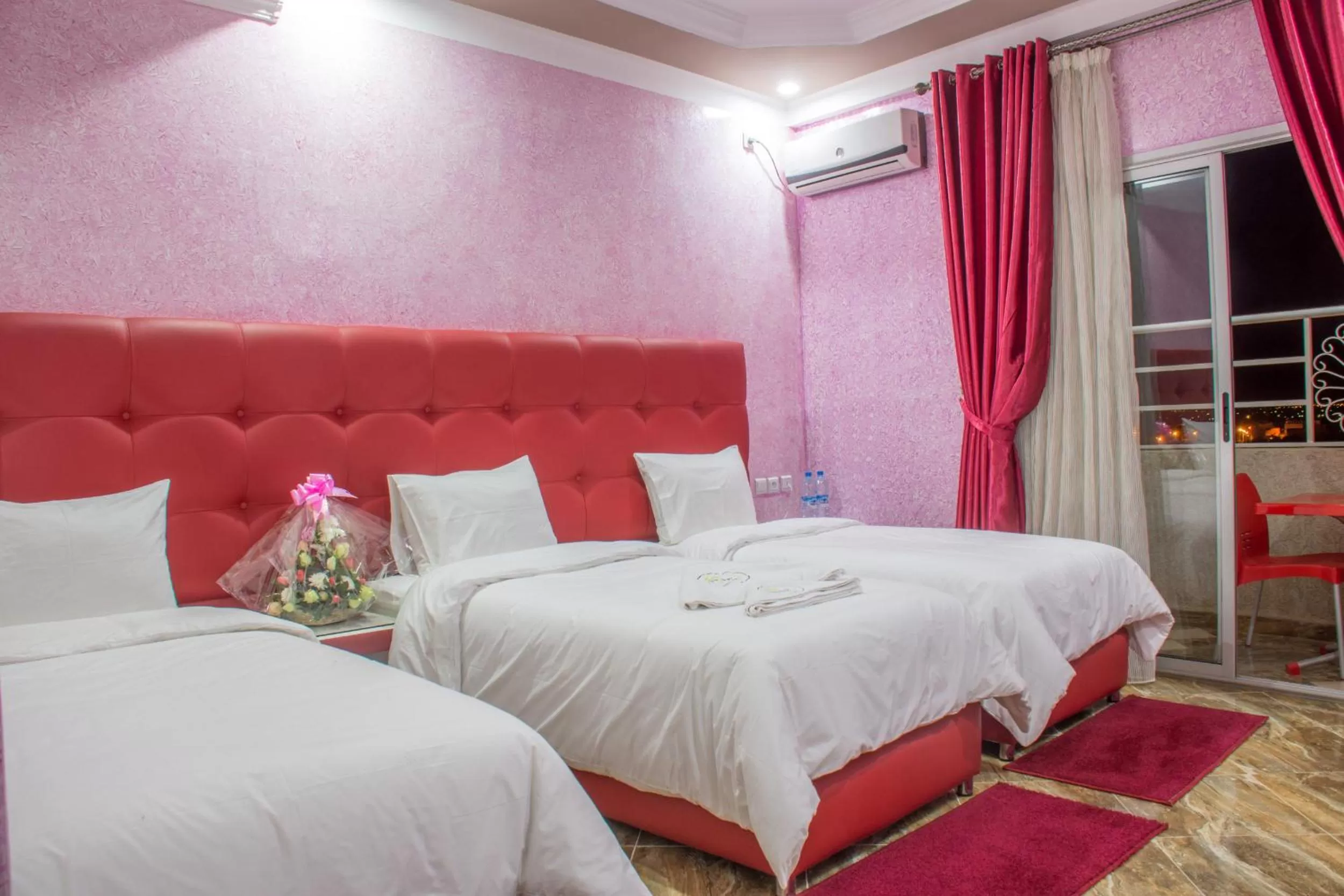 Bed in Hôtel Hadaik Ain Asserdoune