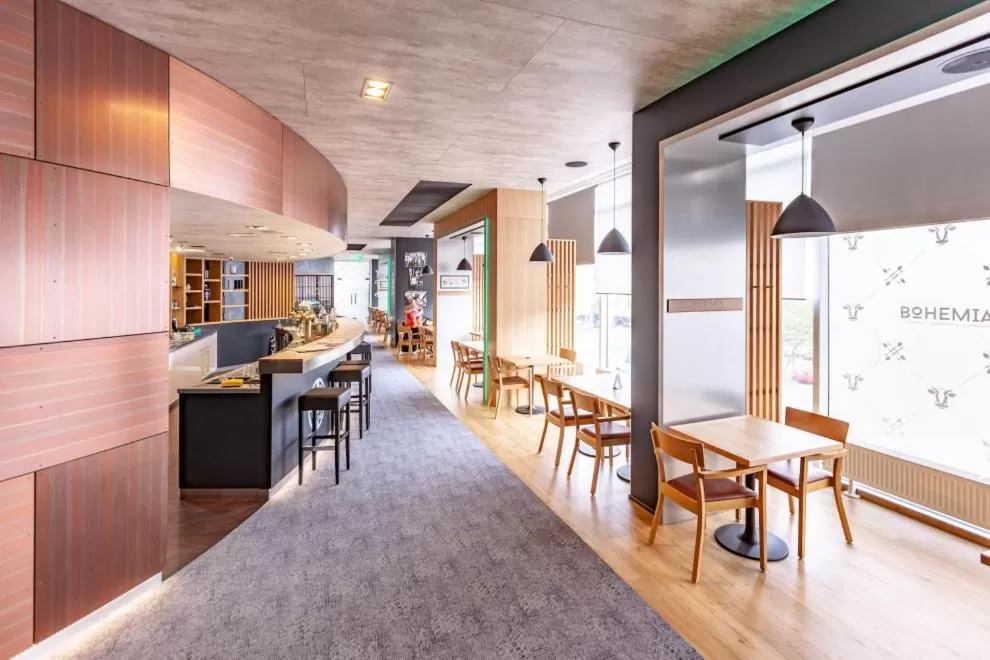 Restaurant/Places to Eat in STEELHOUSE Hotel