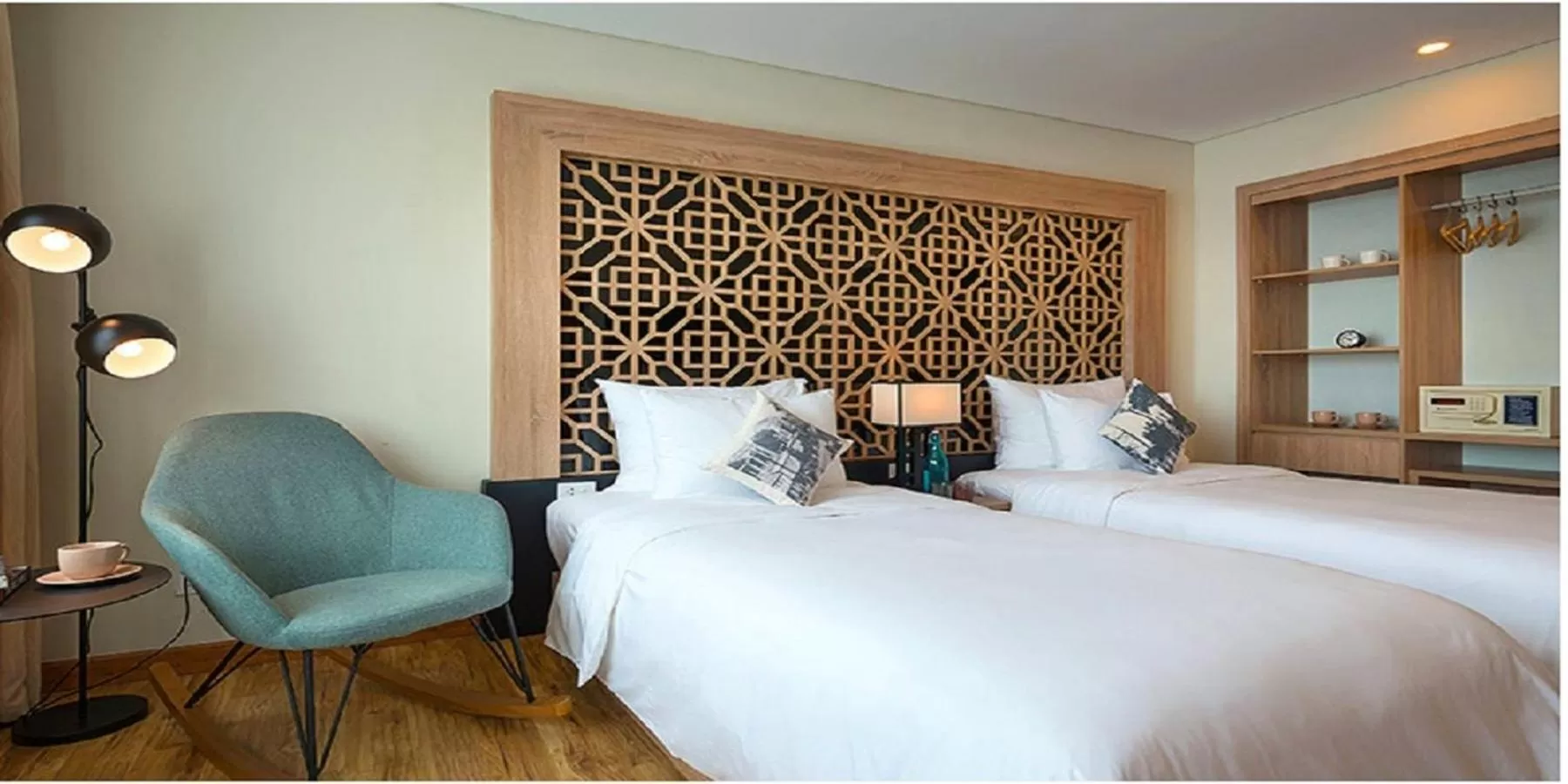 Photo of the whole room, Bed in Gemini Saigon LUXURY