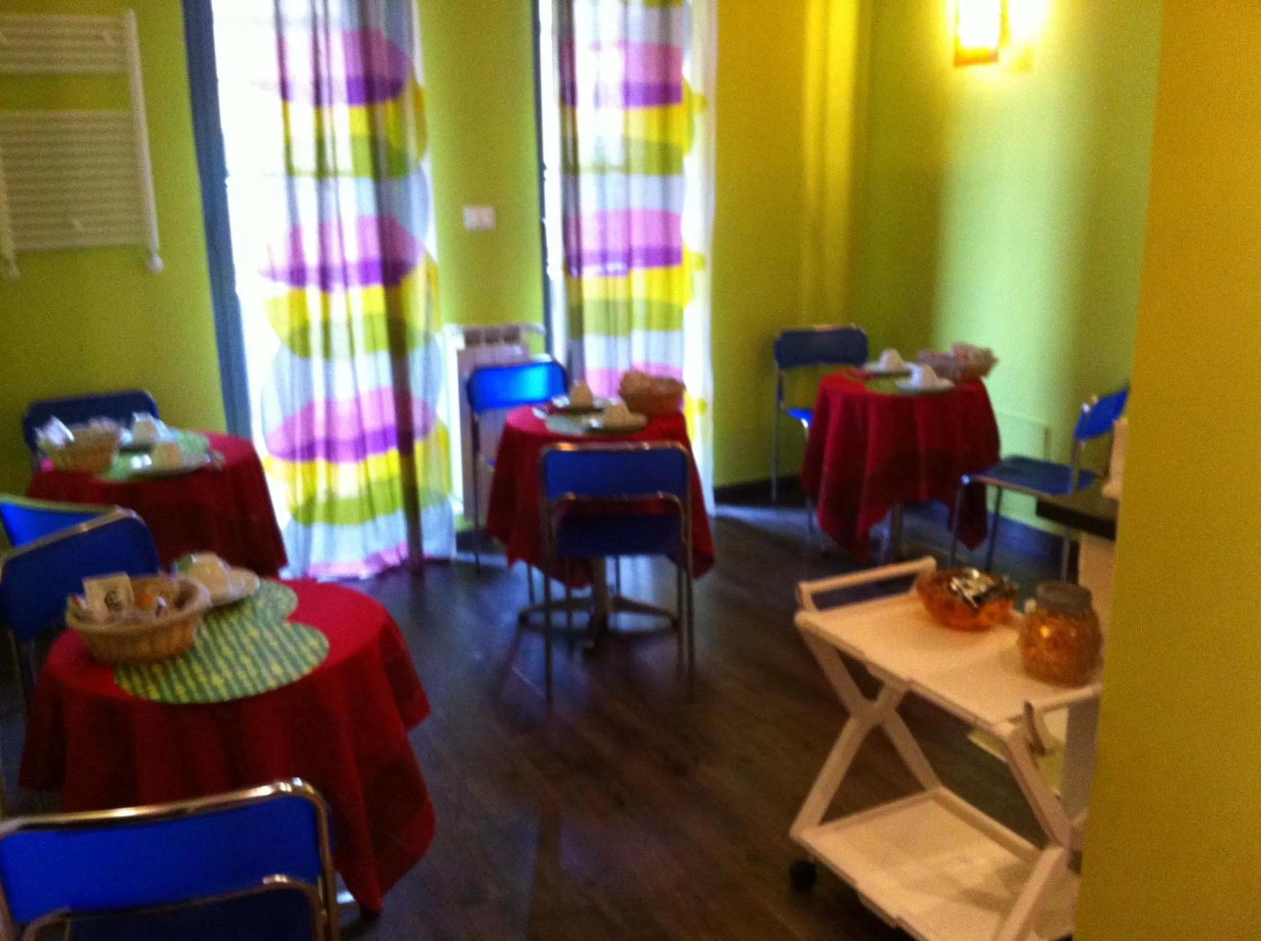 Communal kitchen in Almi Rooms