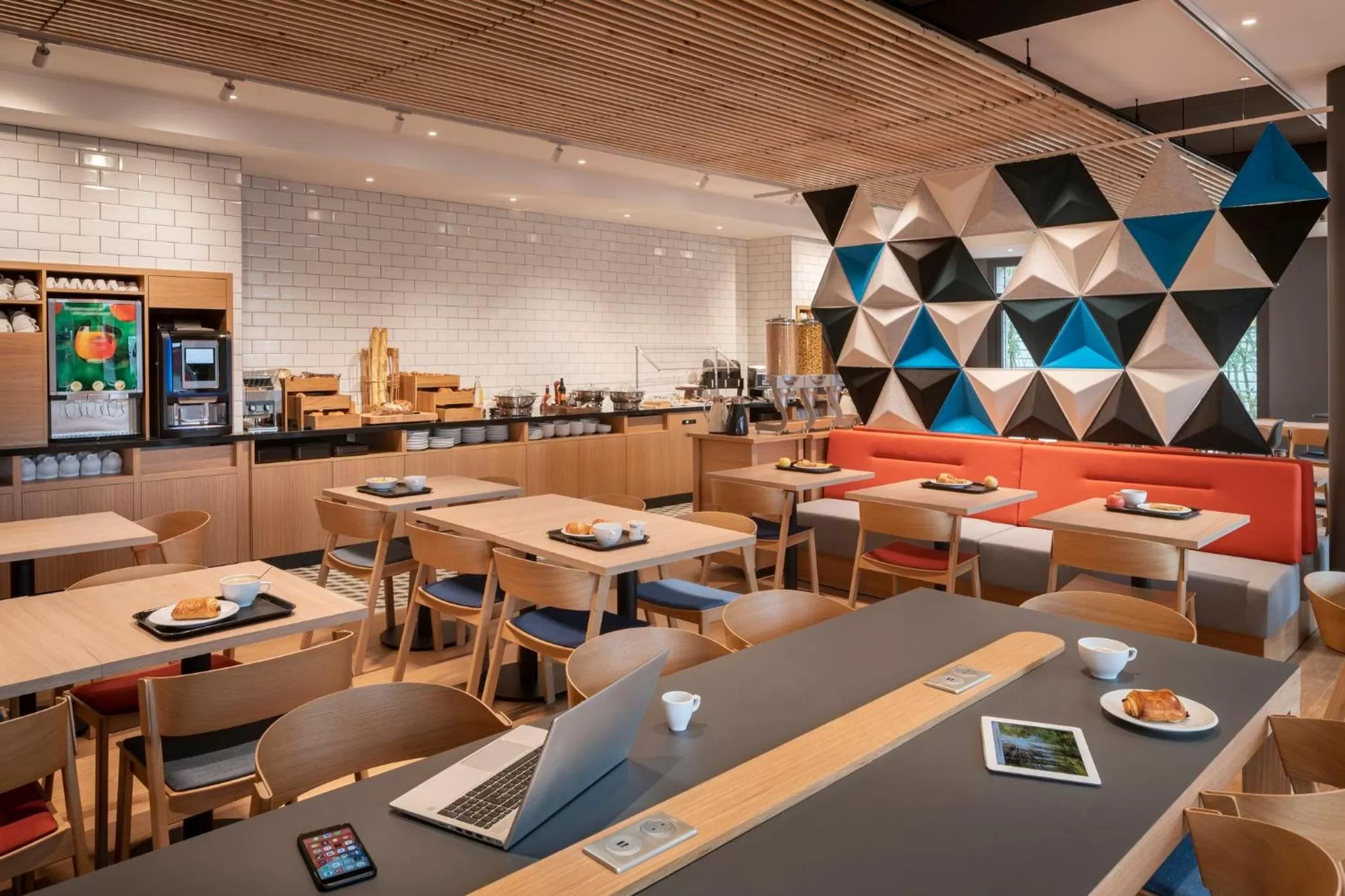 Breakfast in Holiday Inn Express - Marne-la-Vallée Val d'Europe by IHG