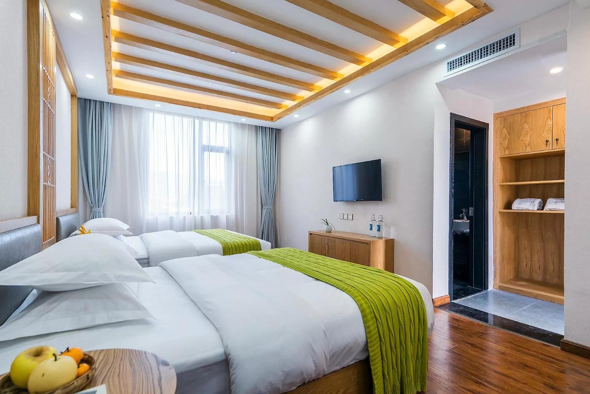 Bed in Lijiang Gemmer Hotel