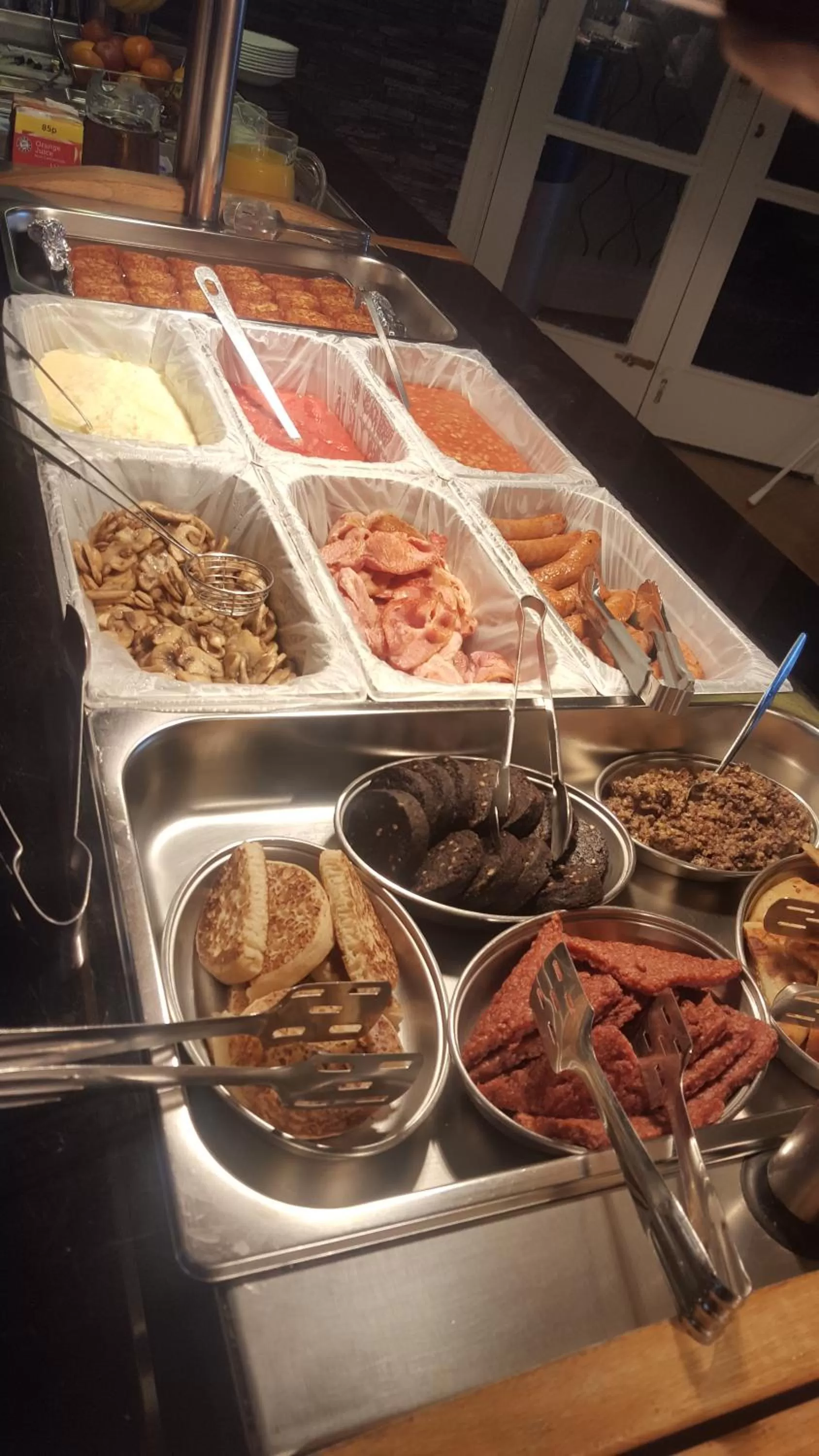 Buffet breakfast in Queens Plaza Hotel