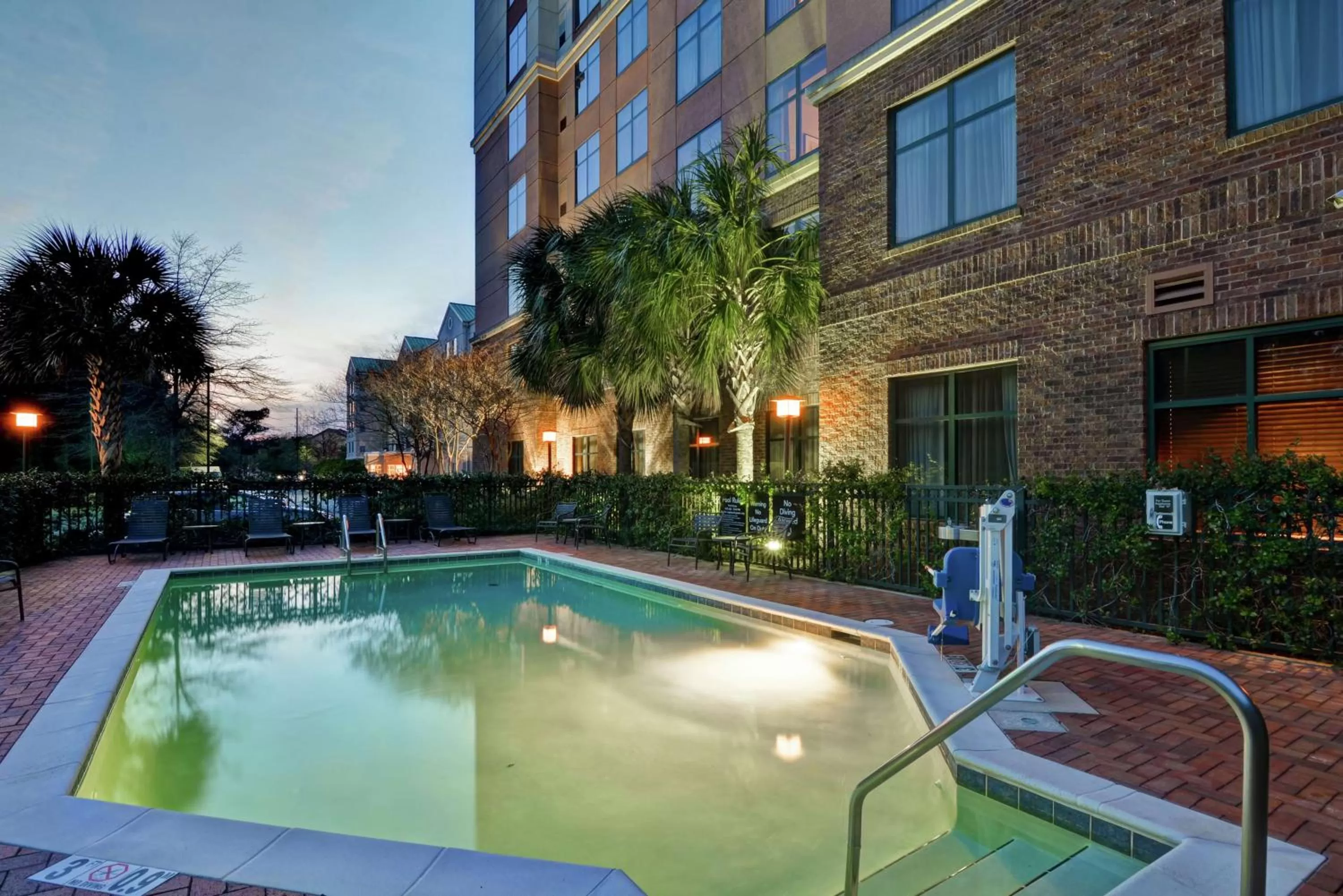 Swimming pool in Homewood Suites Mobile East Bay/Daphne
