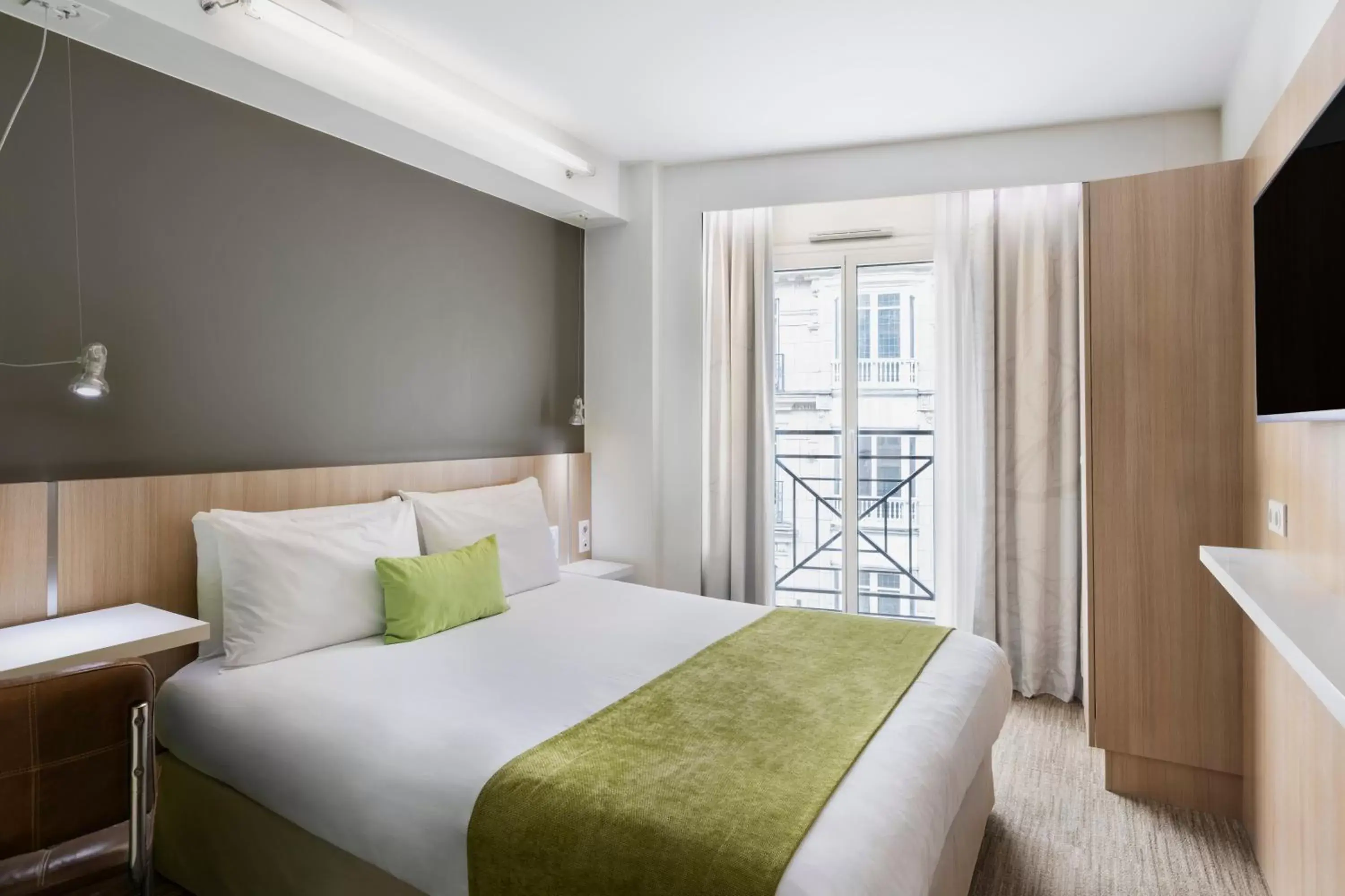 Classic  Double Room in Mercure Paris Gare du Nord Classic  Double Room in Mercure Paris Gare du Nord