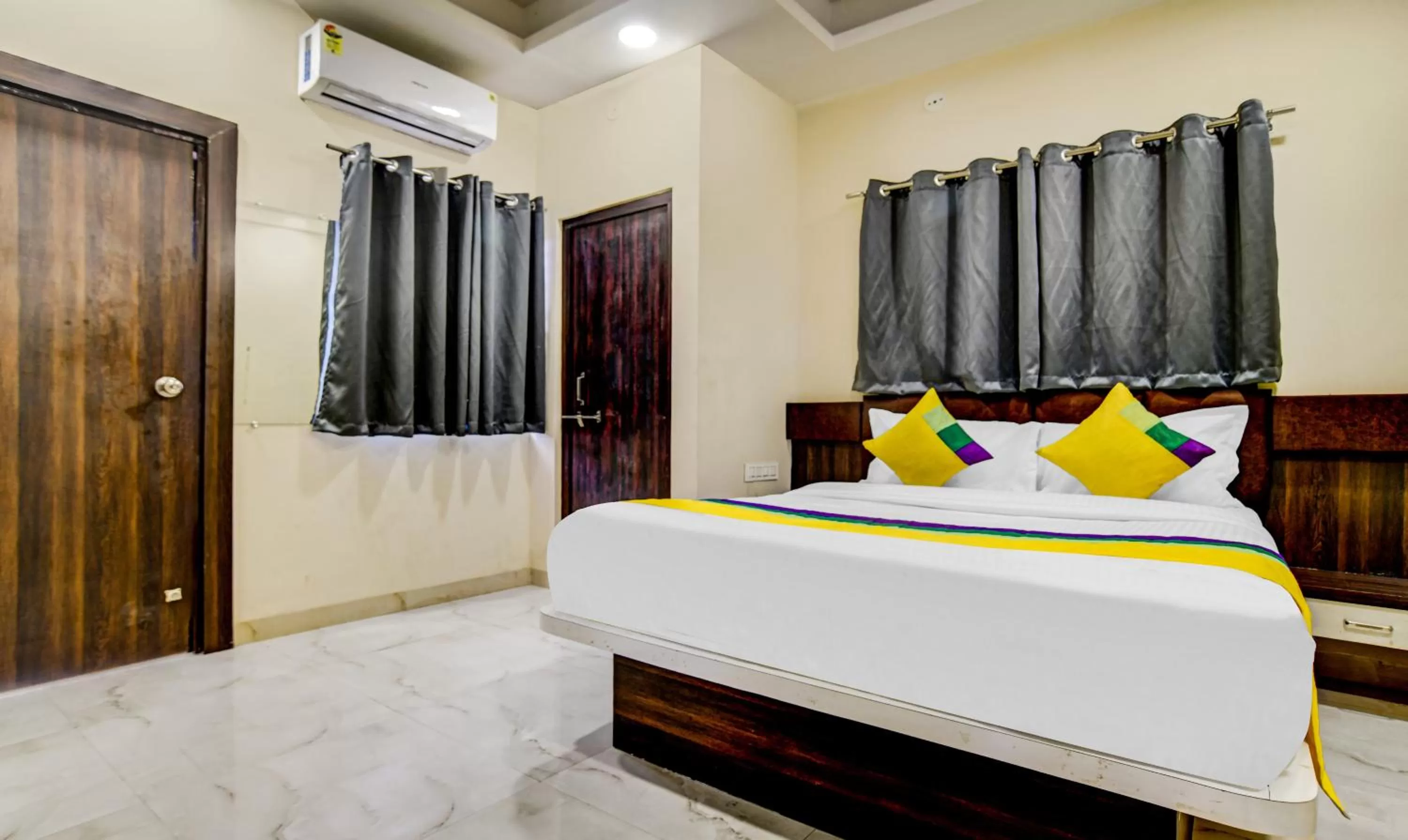Bed in Hotel Anand Shree Near Airport,Indore