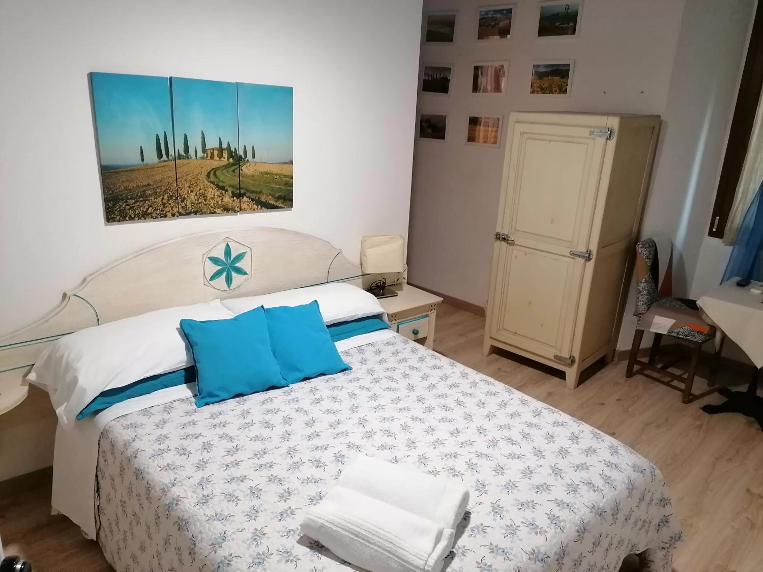 Photo of the whole room, Bed in Cicerone Guest House