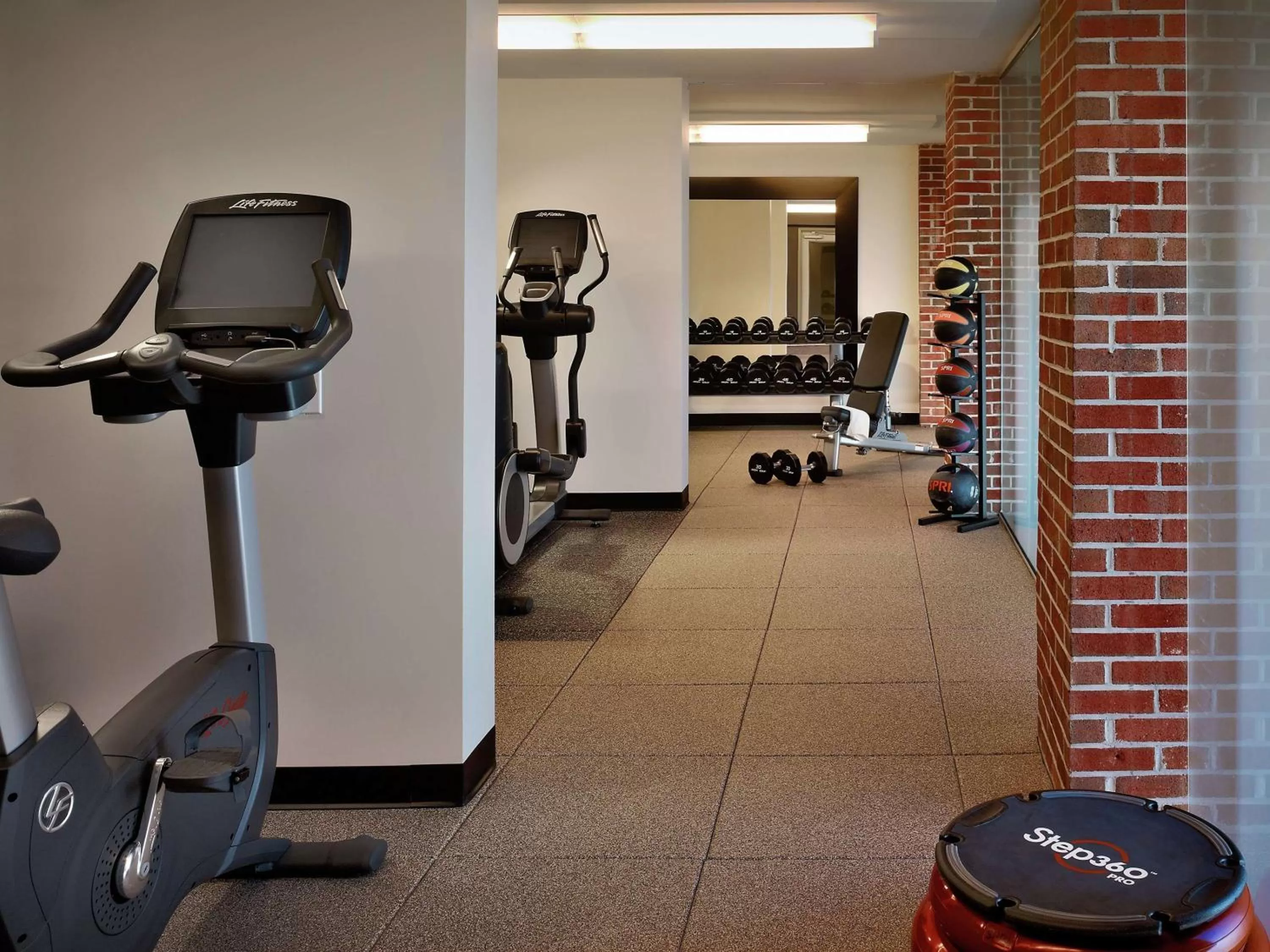 Fitness centre/facilities in DoubleTree Hotel & Suites Charleston Airport