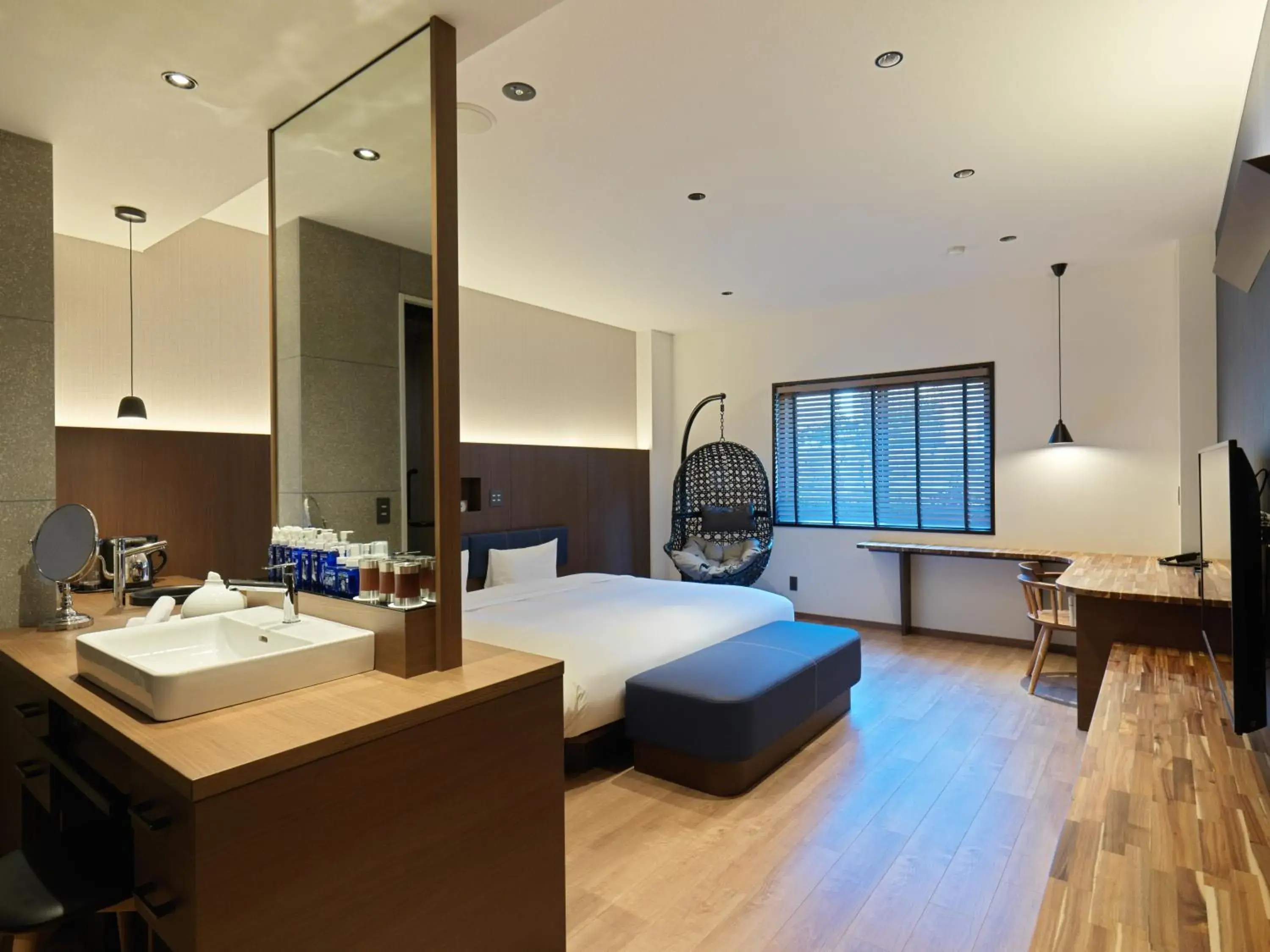 Double Bed Room - Buffet Breakfast + Buffet Dinner Included in Lake Shikotsu Tsuruga Resort Spa Mizu no Uta Double Bed Room - Buffet Breakfast + Buffet Dinner Included in Lake Shikotsu Tsuruga Resort Spa Mizu no Uta