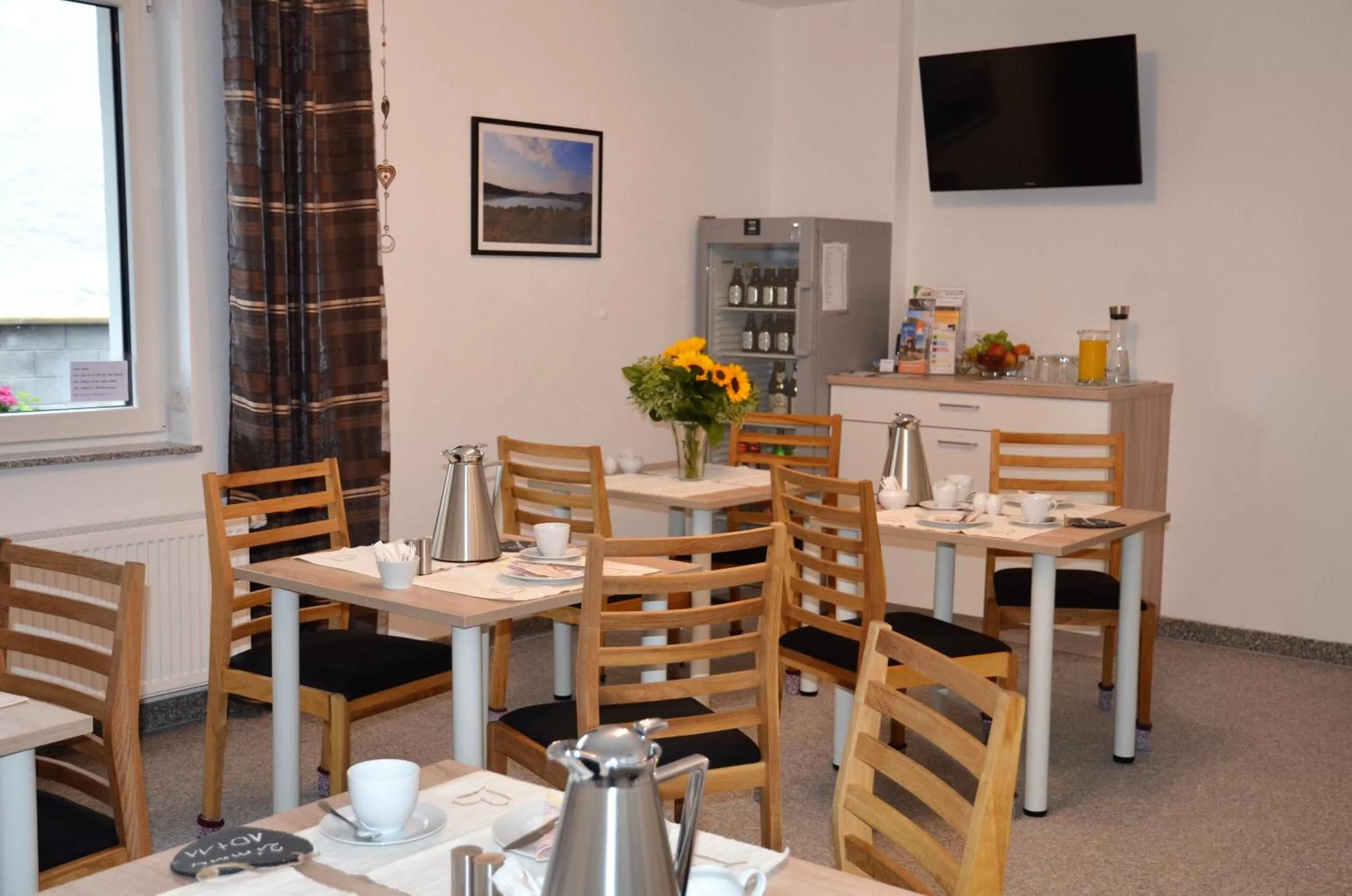 Communal lounge/ TV room in Gästehaus Am Hochsimmer