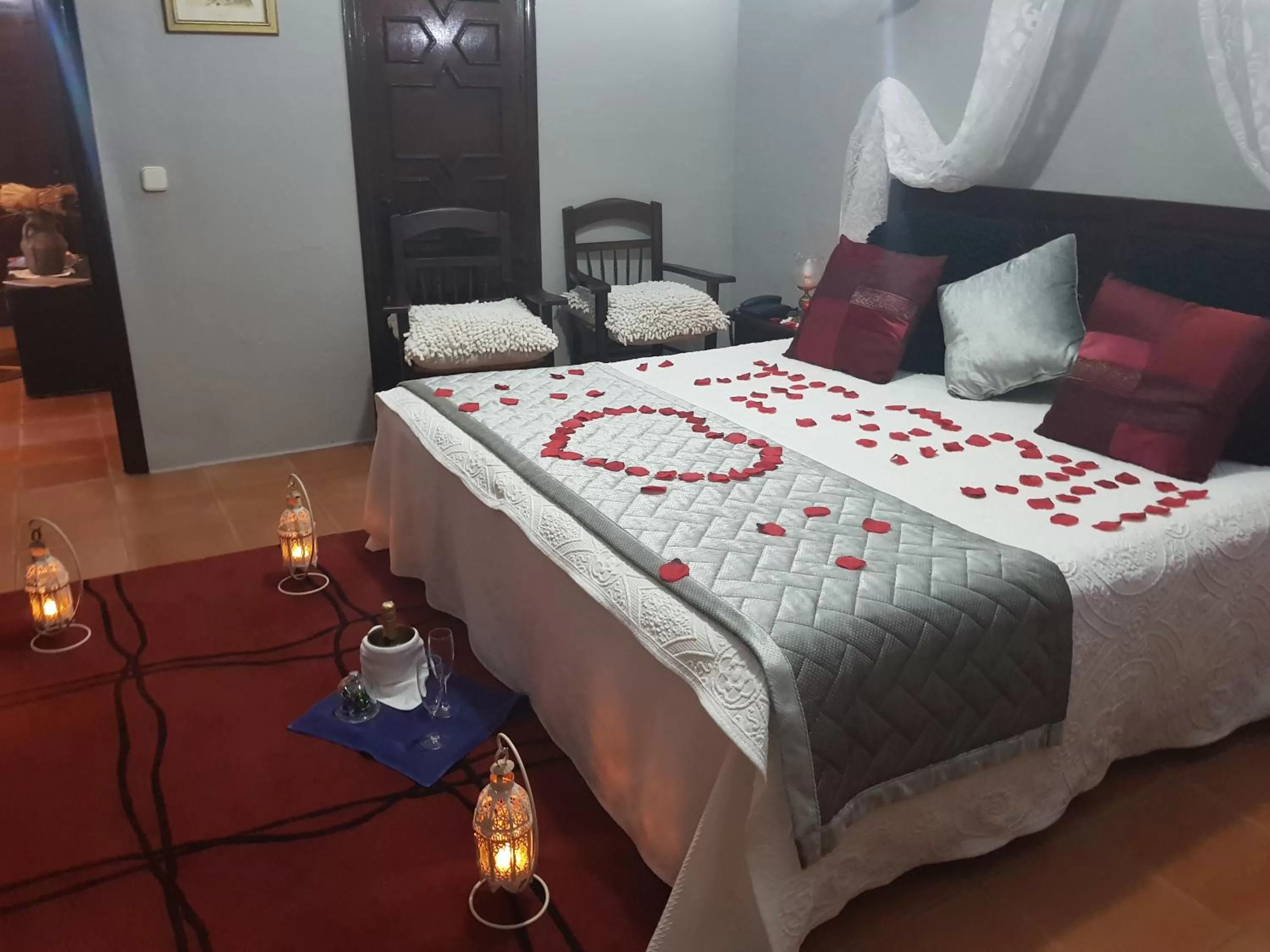 Photo of the whole room, Bed in Hacienda El Santiscal Adults Only