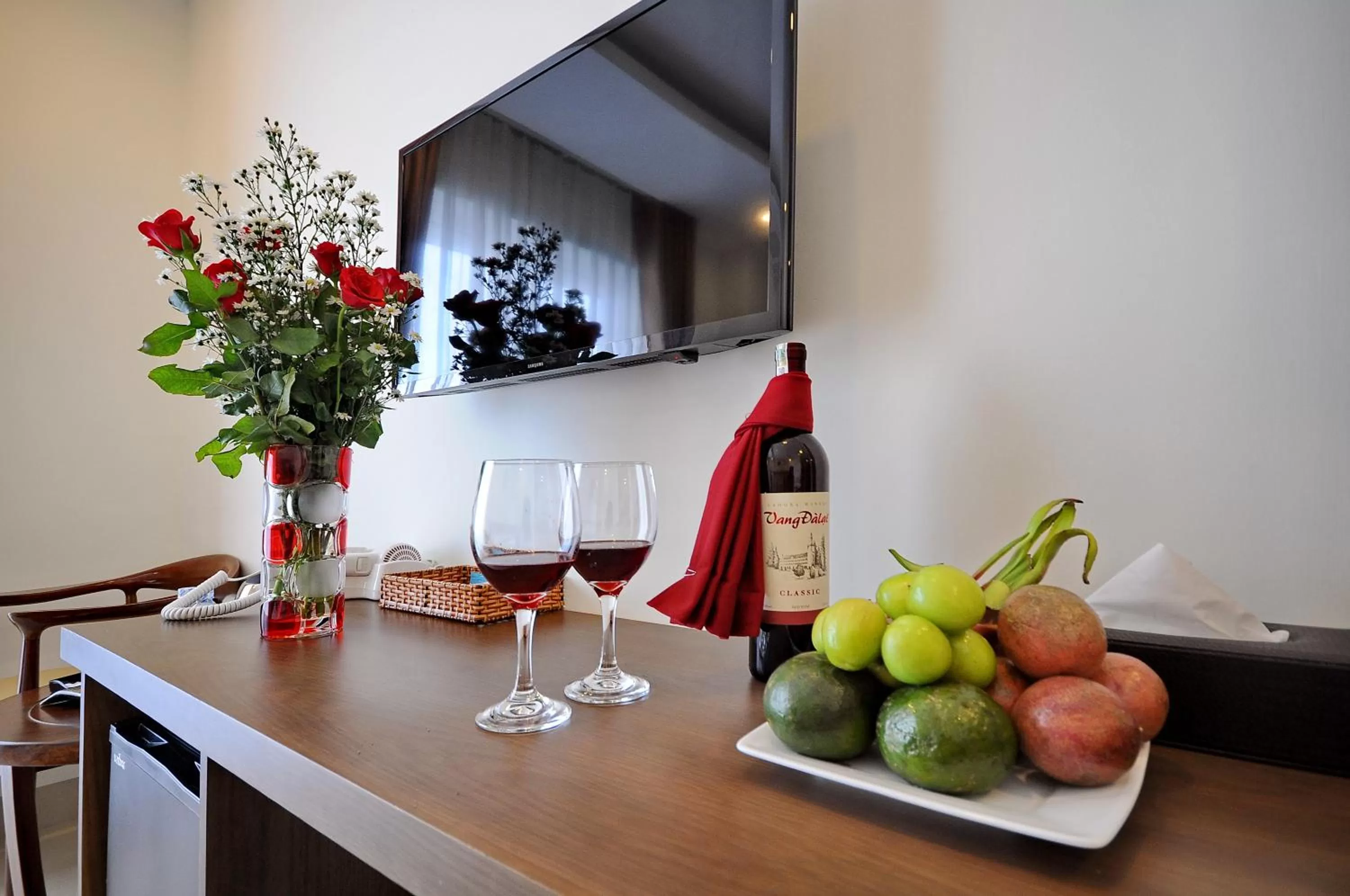 Communal lounge/ TV room in Boss Hotel