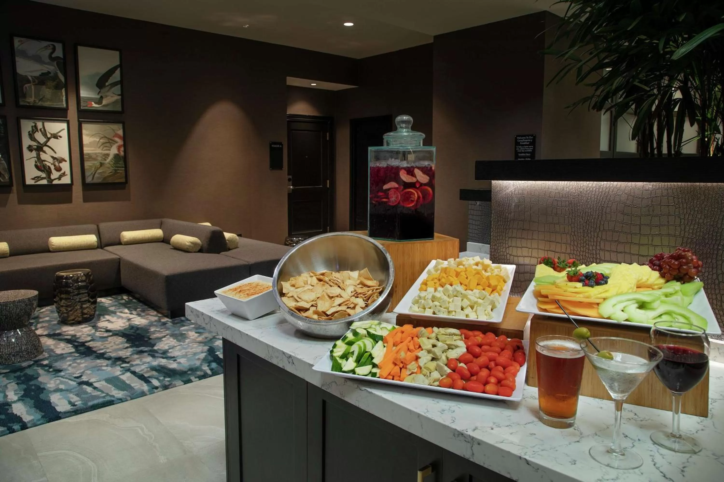 Lounge or bar in Embassy Suites by Hilton Orlando Airport