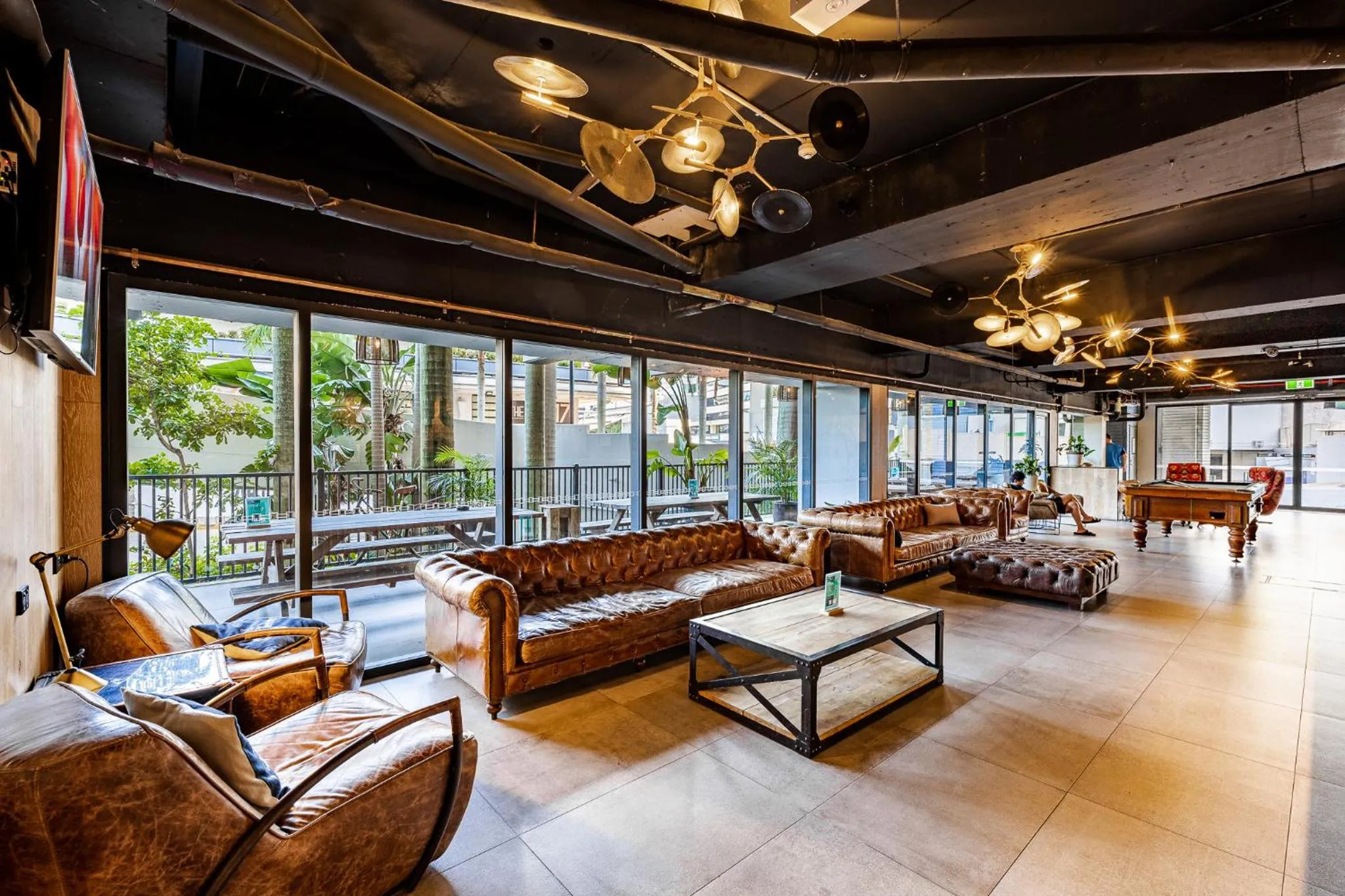 Billiard in Bunk Surfers Paradise International Backpacker Hostel