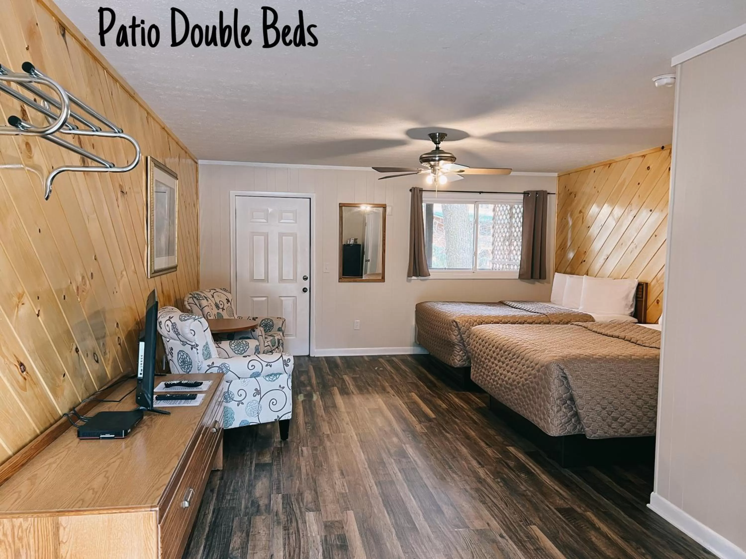 Bed in Stony Creek Motel