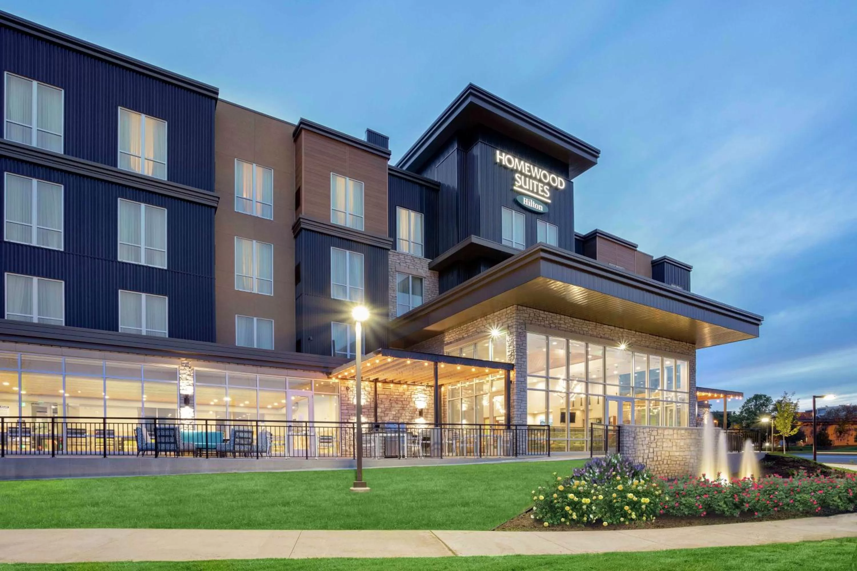 Property building in Homewood Suites By Hilton Edina Minneapolis