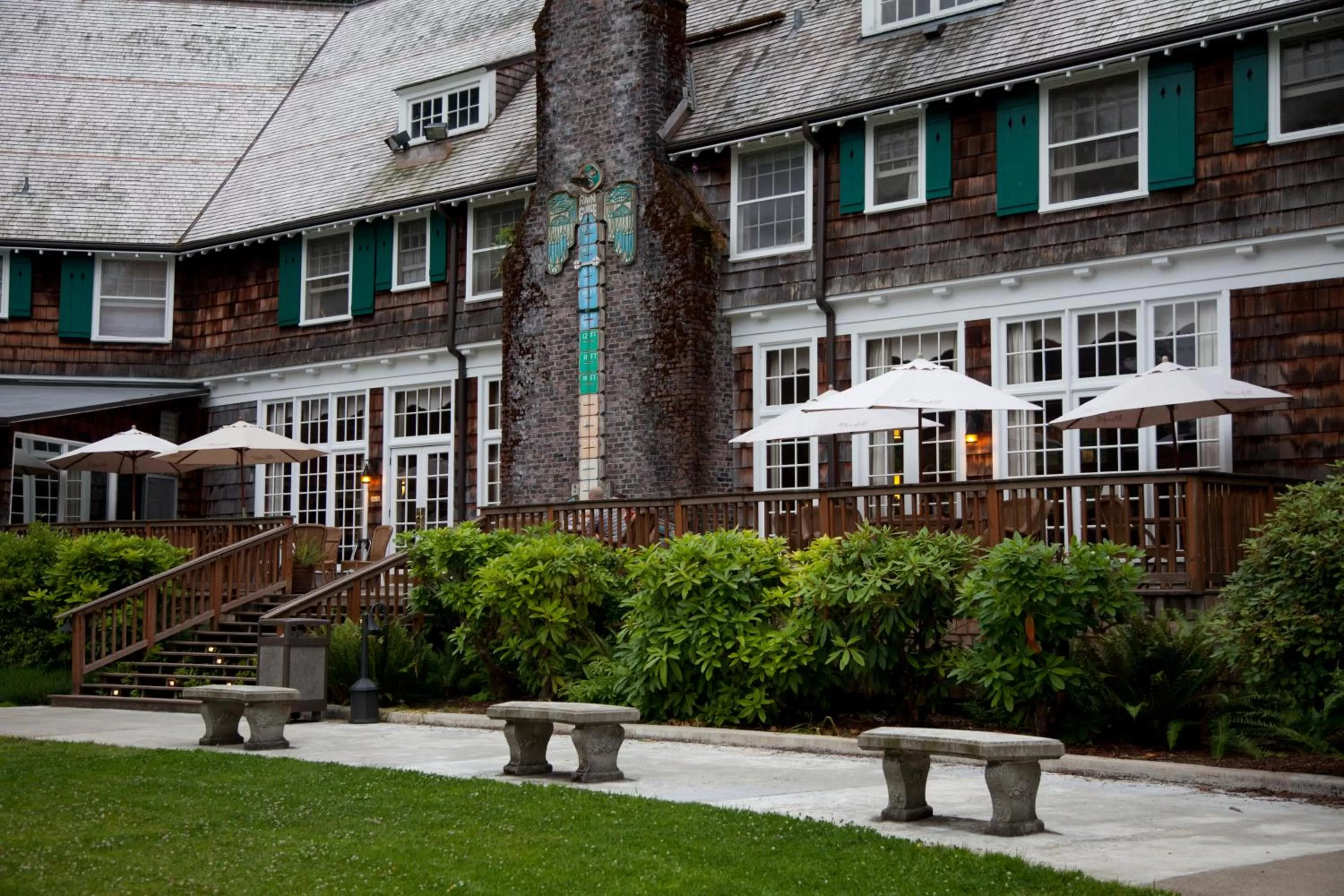 Property building in Lake Quinault Lodge