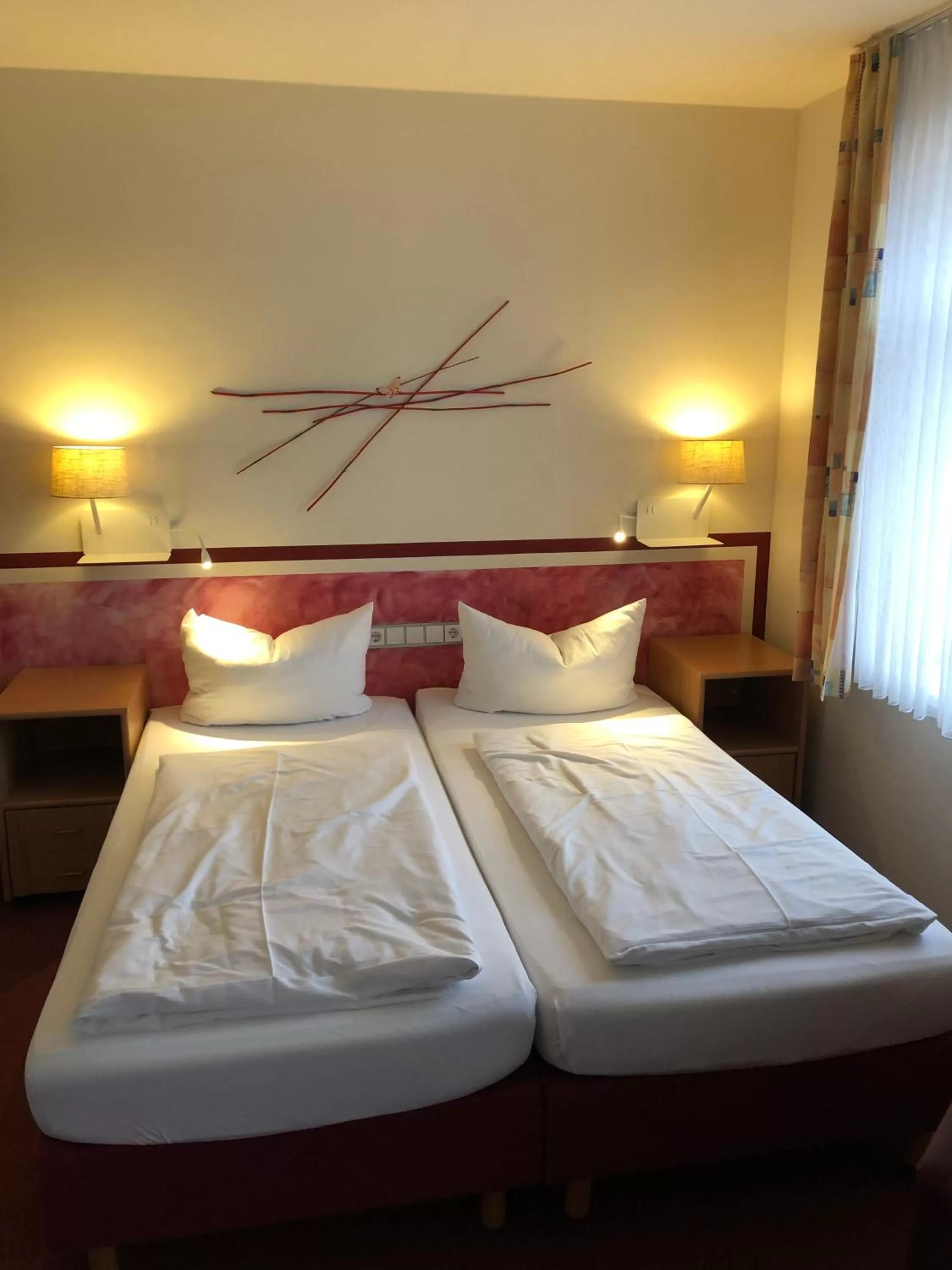 Photo of the whole room, Bed in Pension an der Porzellan-Manufaktur