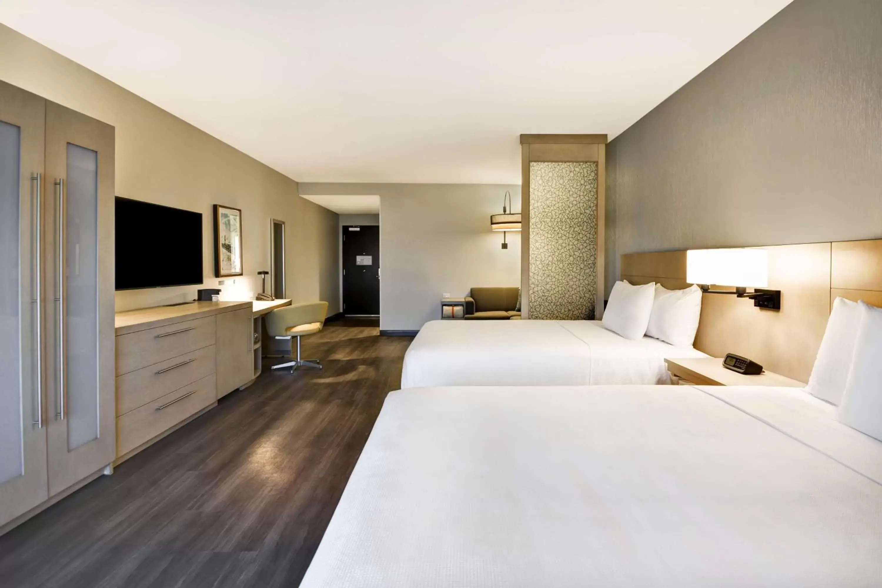 Queen Room with Two Queen Beds and Accessible Tub in Hyatt Place Fresno Queen Room with Two Queen Beds and Accessible Tub in Hyatt Place Fresno