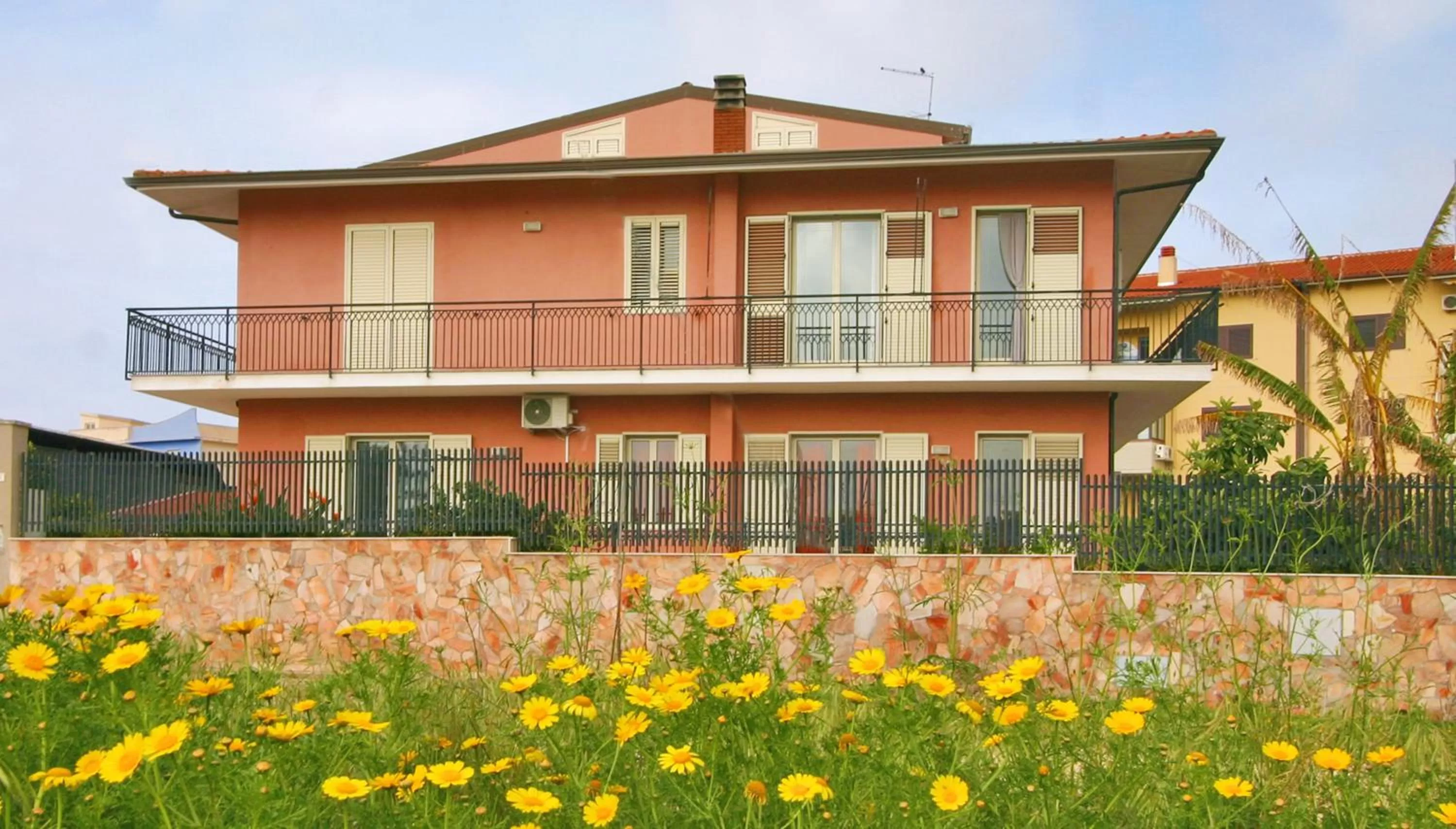 Facade/entrance in Kosmos