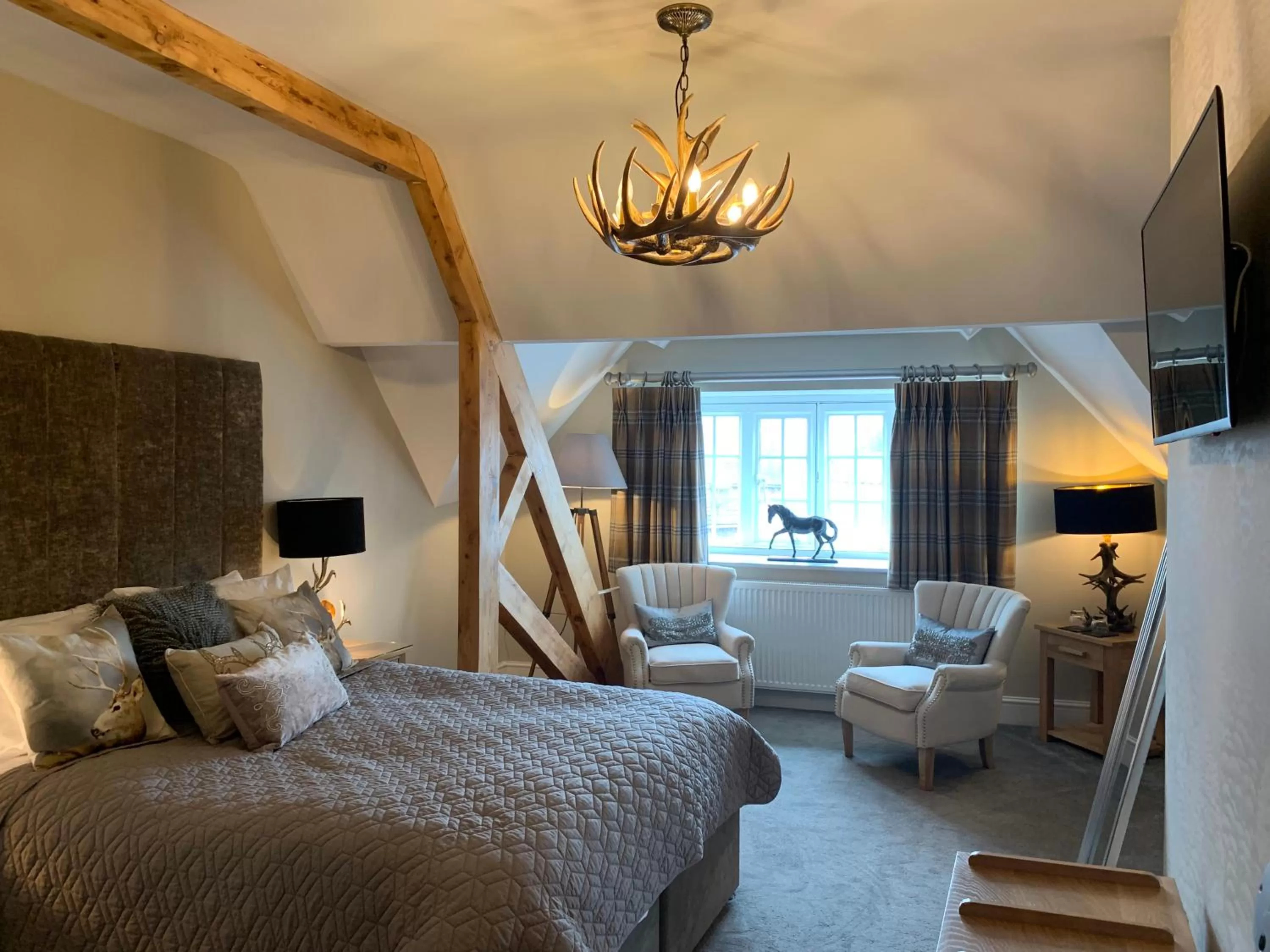 Bed in The Wheatsheaf Hotel, Sandbach