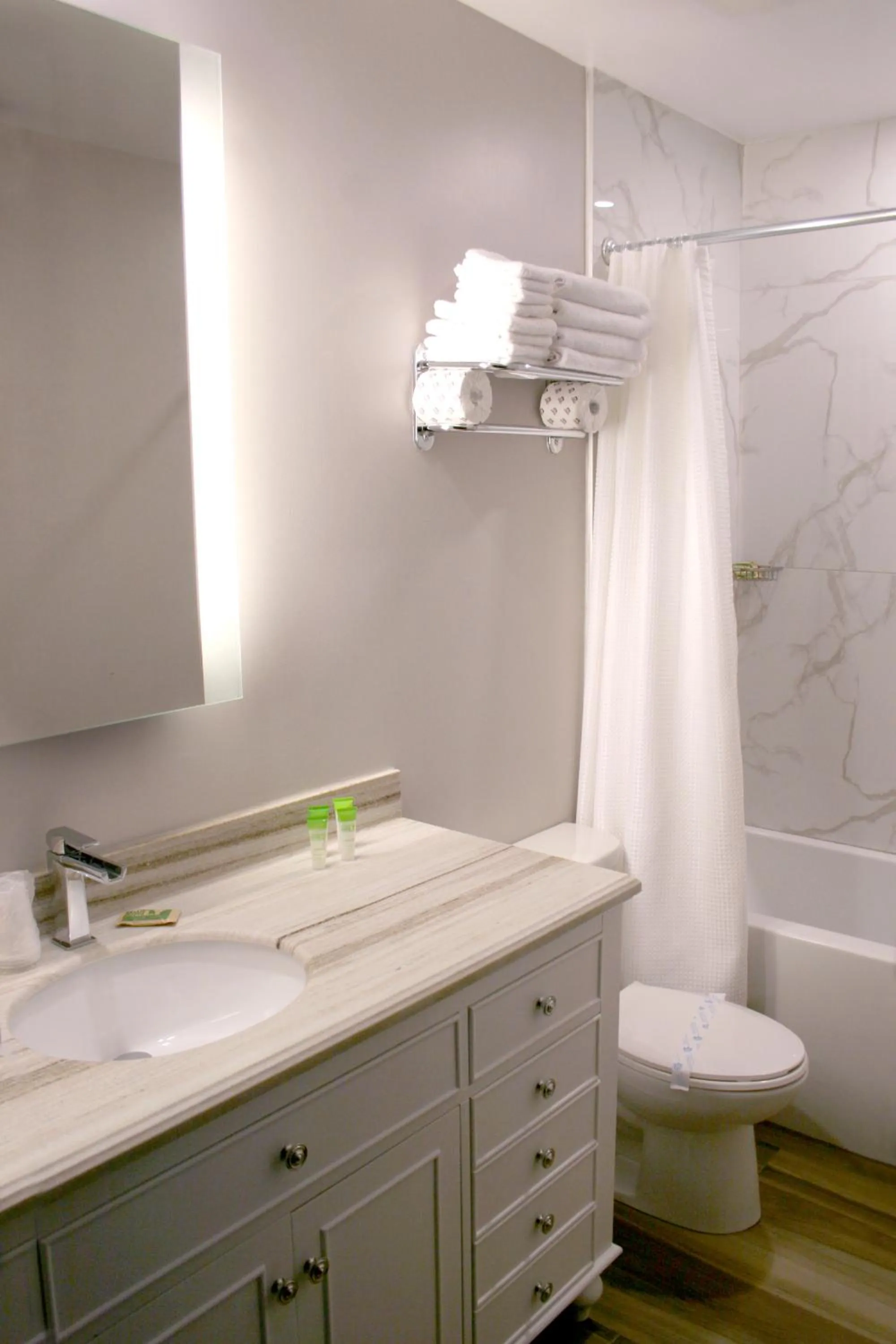 Toilet in M Montreal Hostel