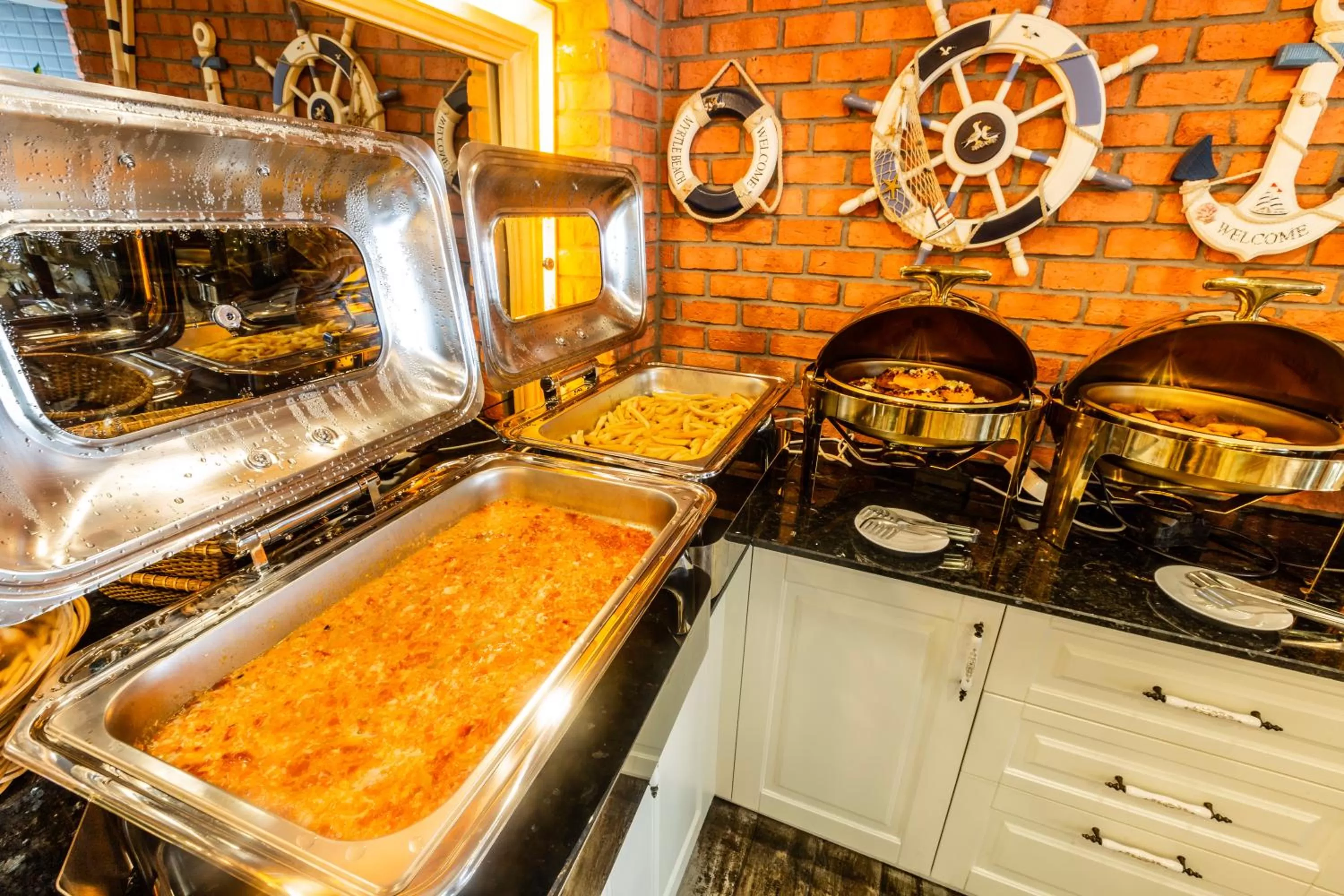 Restaurant/places to eat in Andalouse Otel