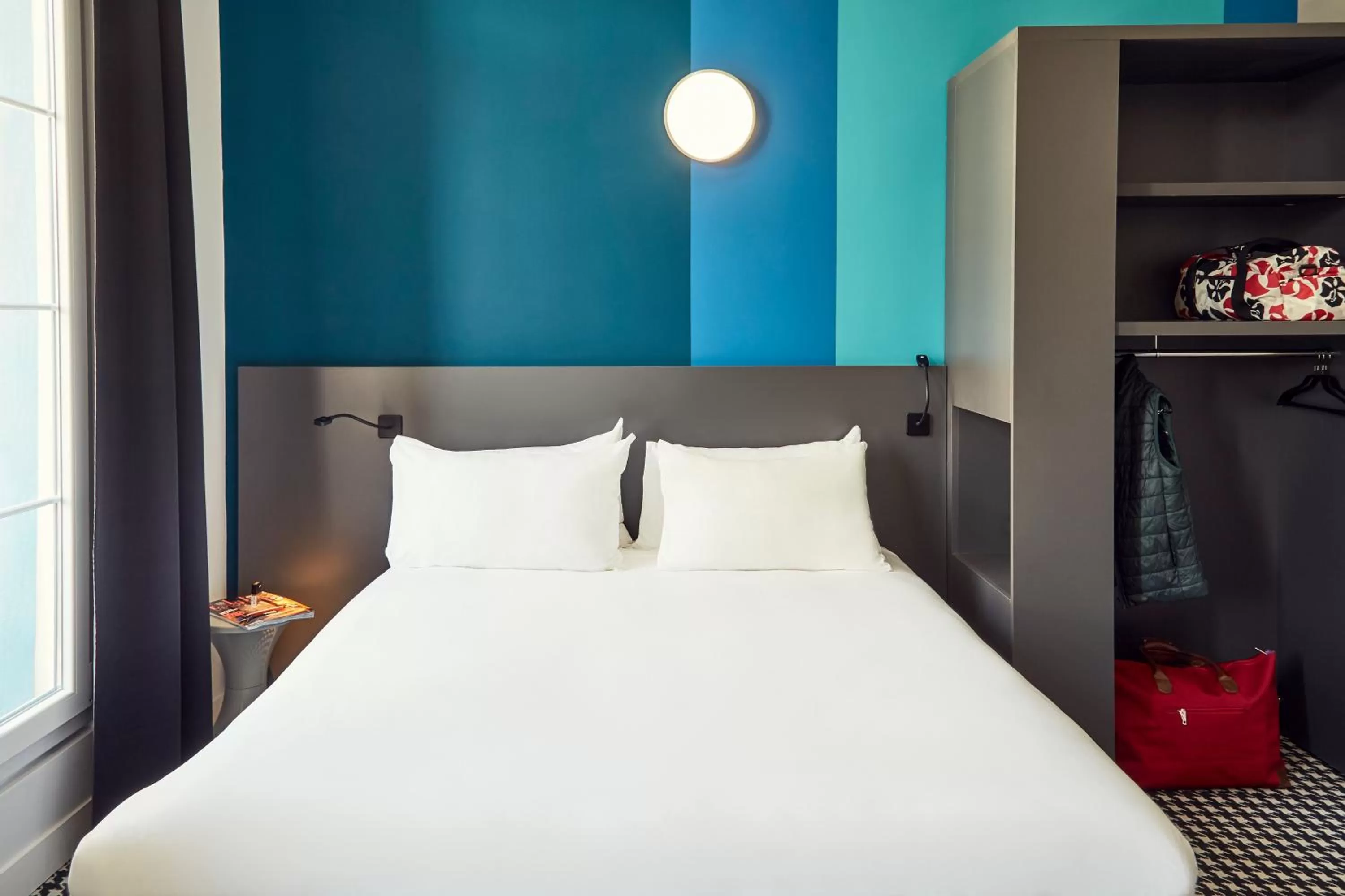 Bedroom, Bed in ibis Styles Marseille Vieux Port