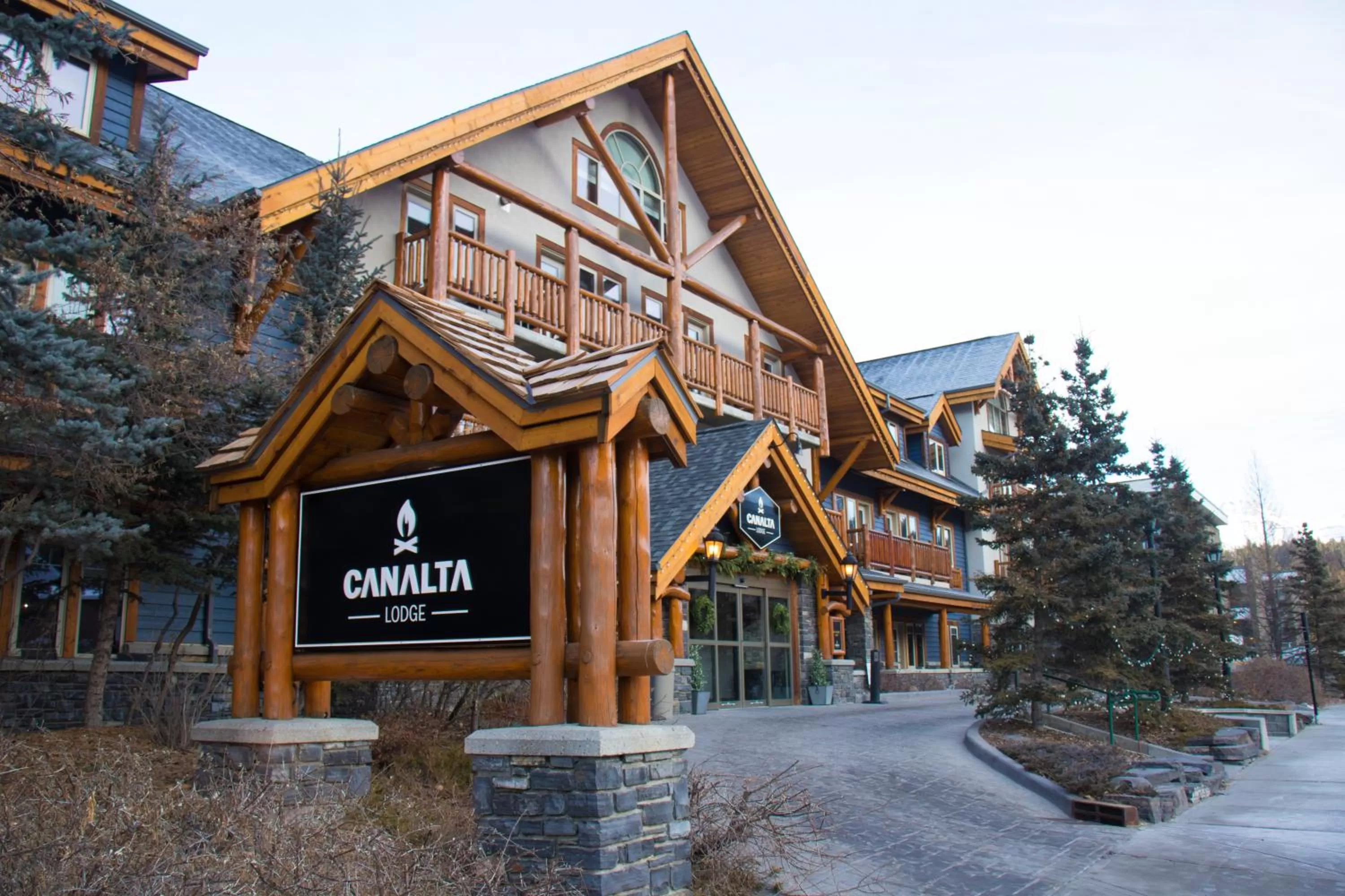 Facade/entrance in Canalta Lodge