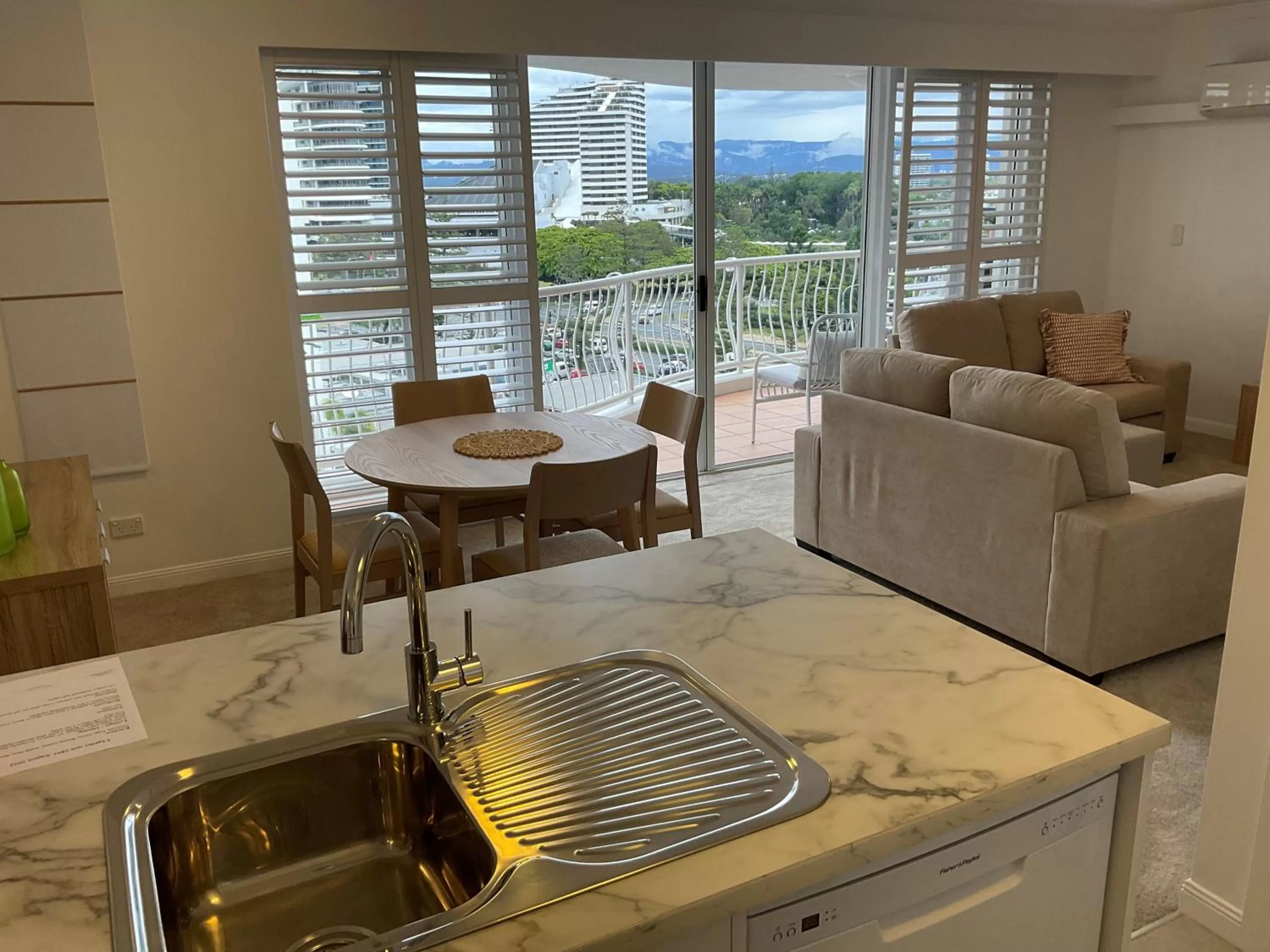 One-Bedroom Apartment in Broadbeach Holiday Apartments