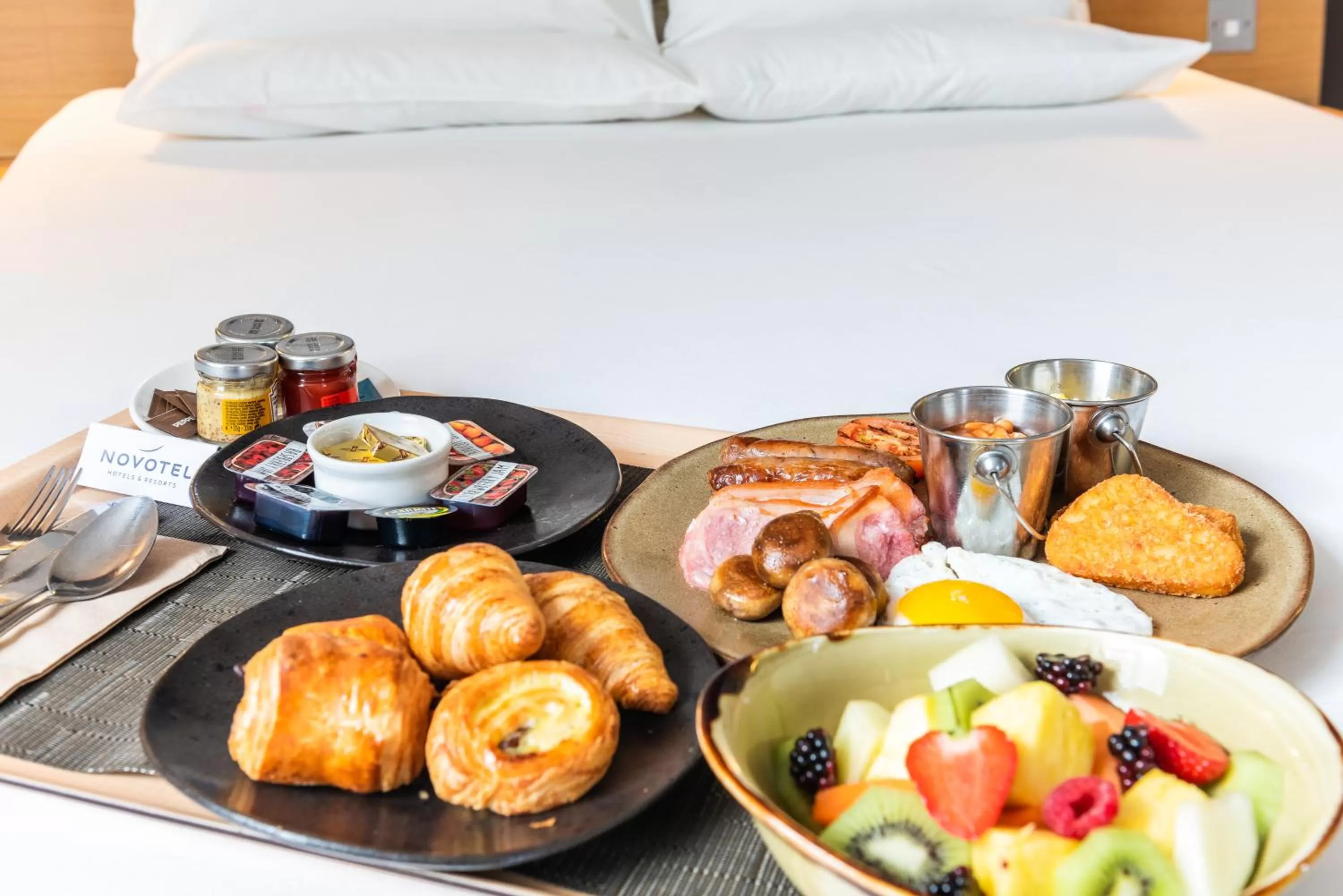 English/Irish breakfast, Bed in Novotel Cardiff Centre