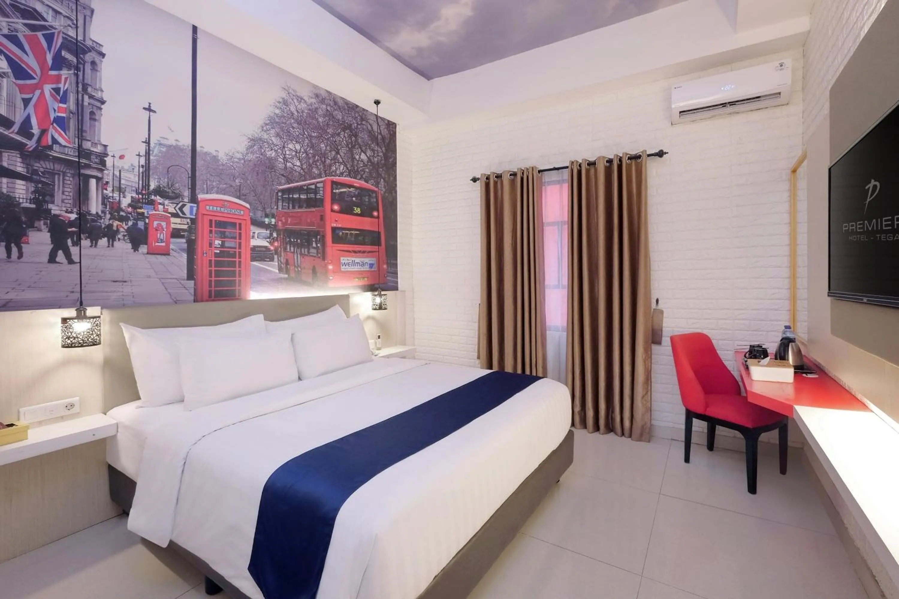 Bed in Premiere Hotel Tegal