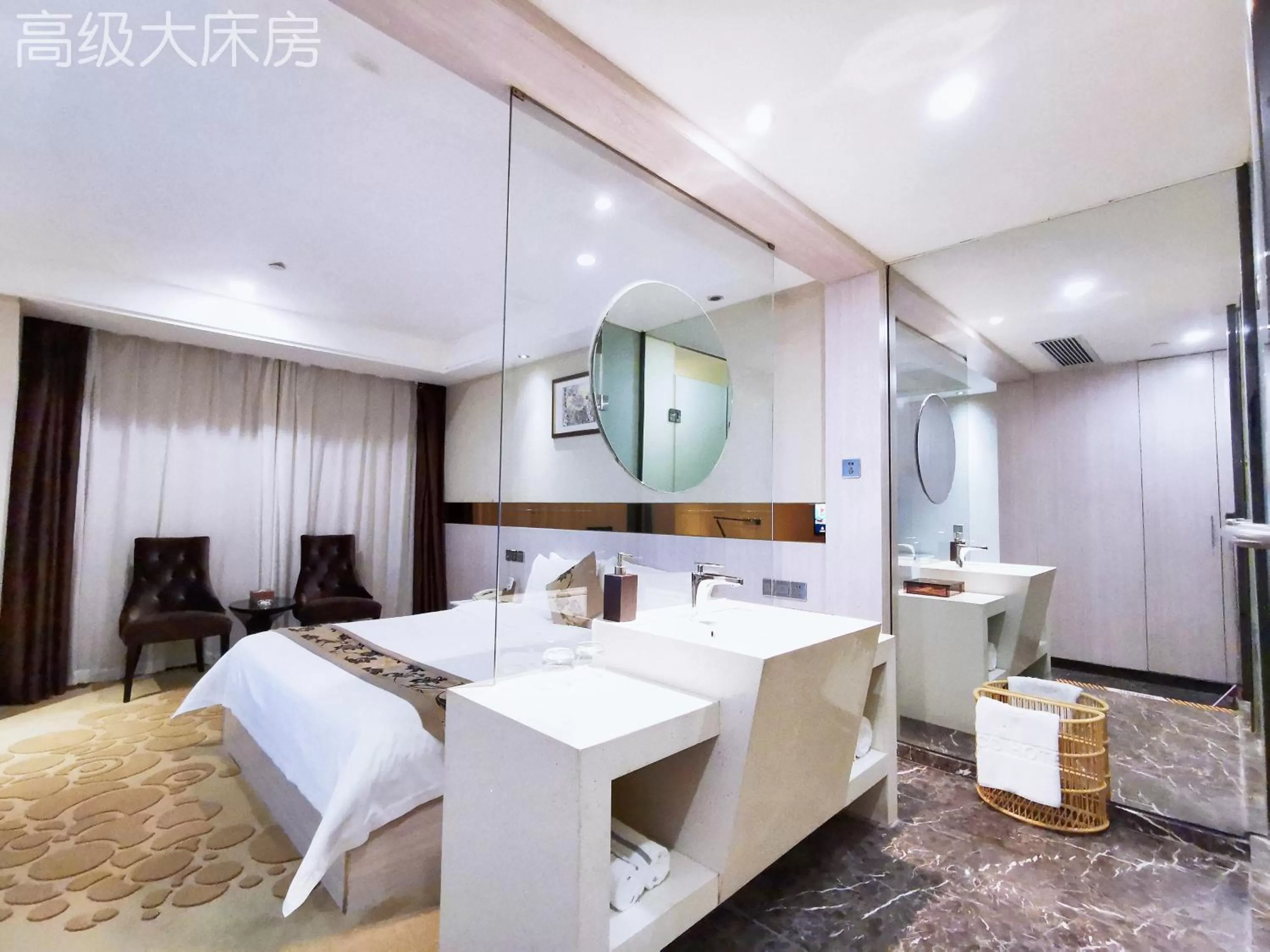 Bathroom in Paco Hotel Tianhe Coach Terminal Metro Satation Guangzhou-Free Shuttle Bus for Canton Fair