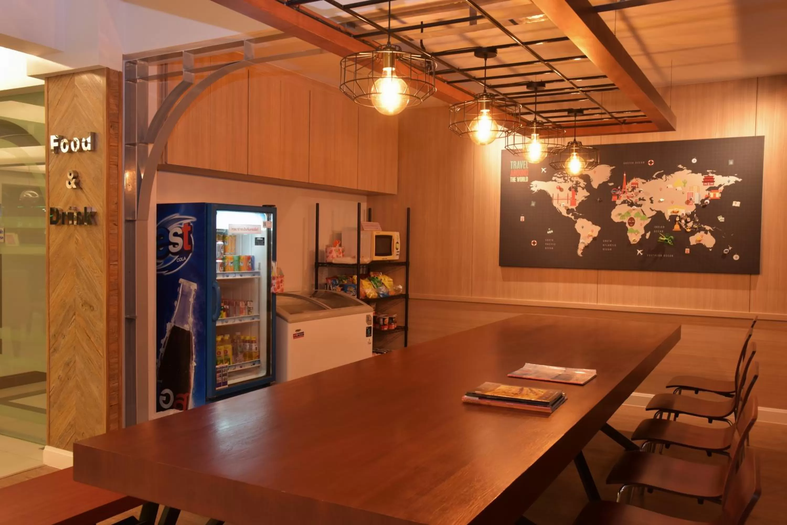 Communal lounge/ TV room in BaanHim