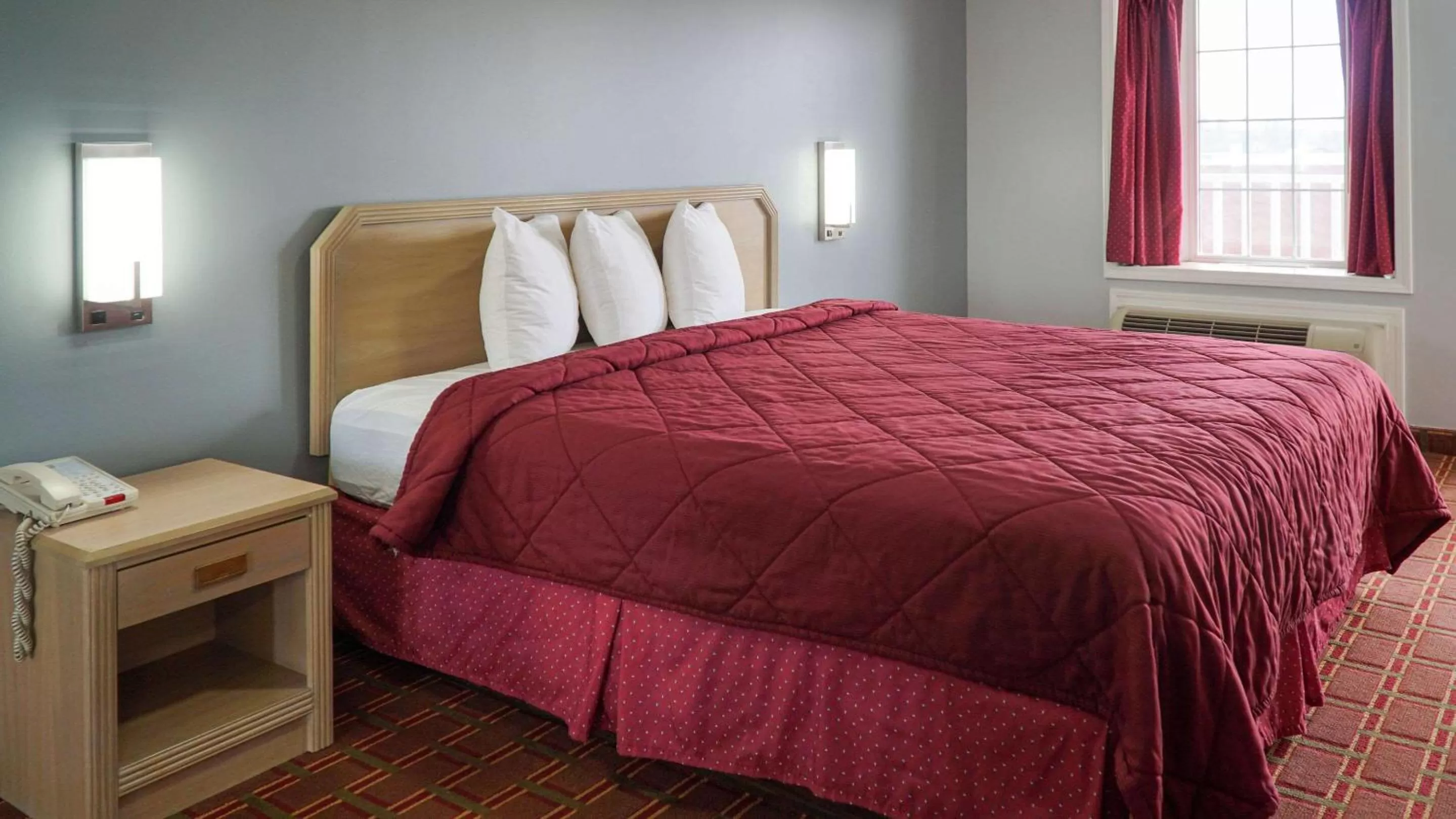 Photo of the whole room, Bed in Rodeway Inn