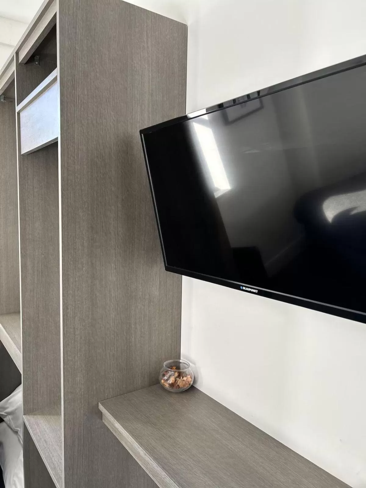 TV and multimedia in Rooms Kingswood