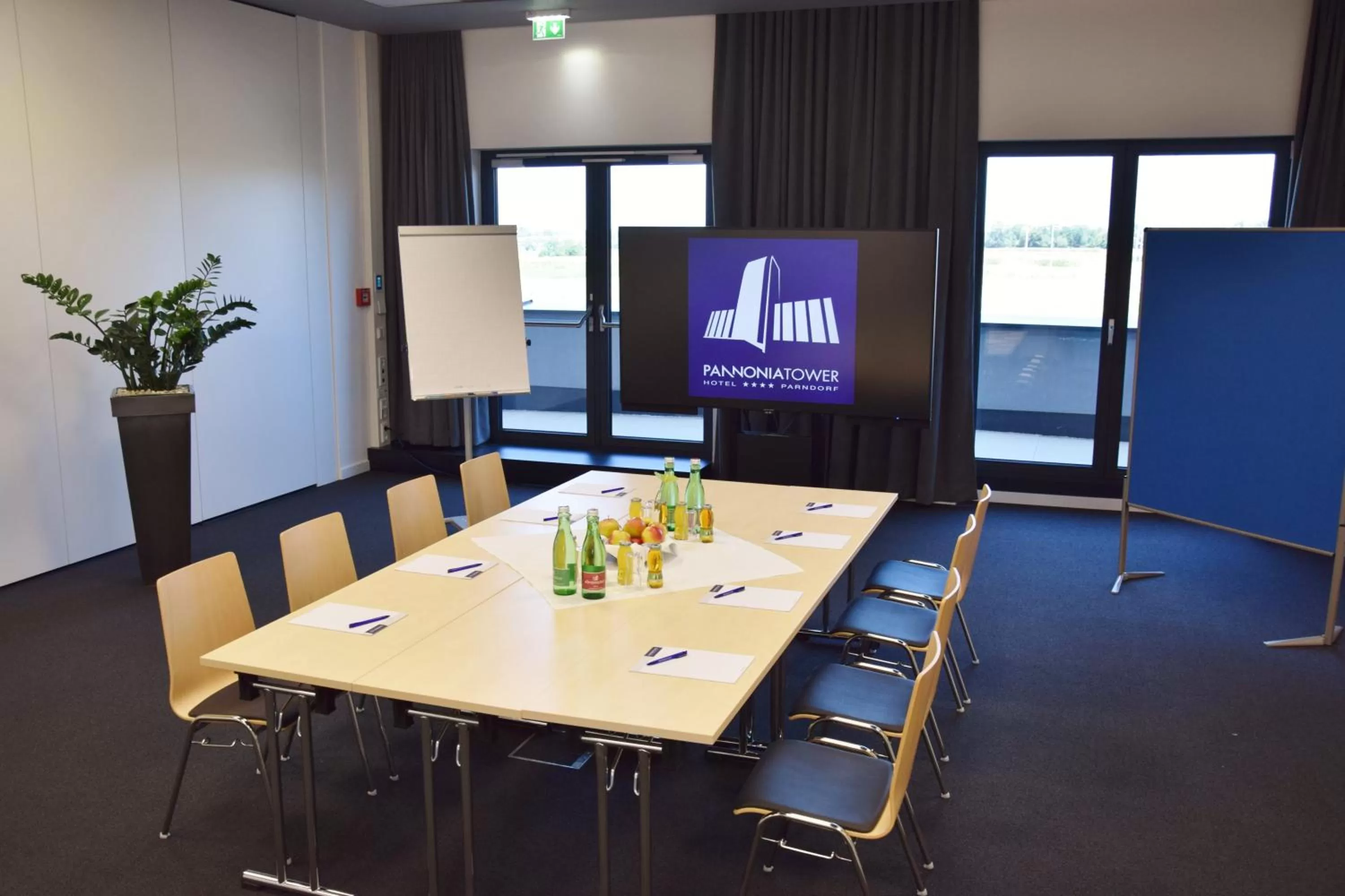 Business facilities in Pannonia Tower