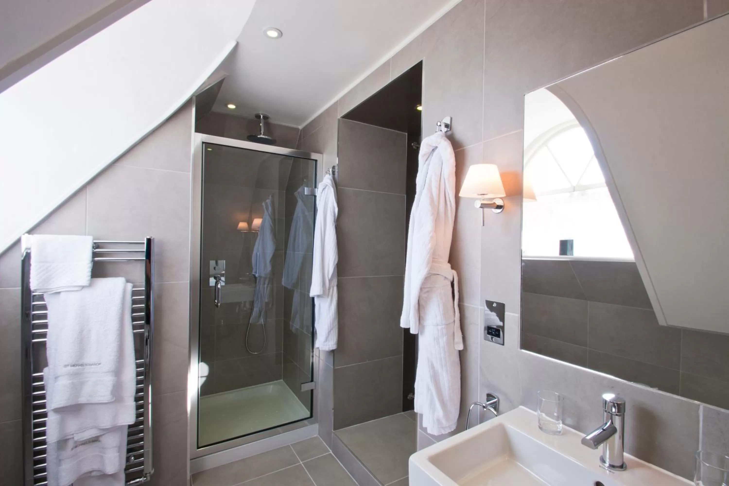 Bathroom in St Michael's Manor Hotel - St Albans