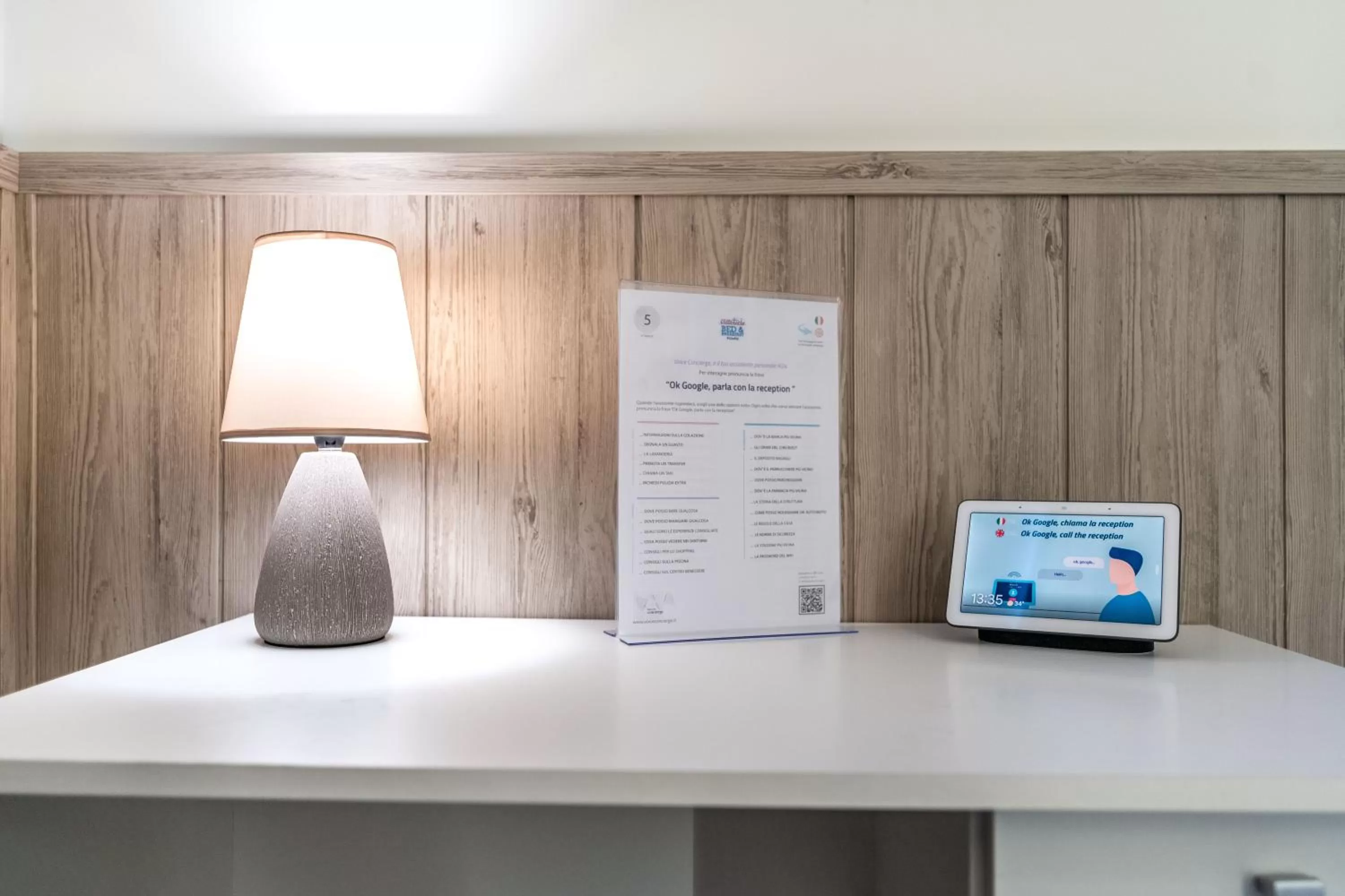 TV and multimedia in Villa Rocla guest house Pompei