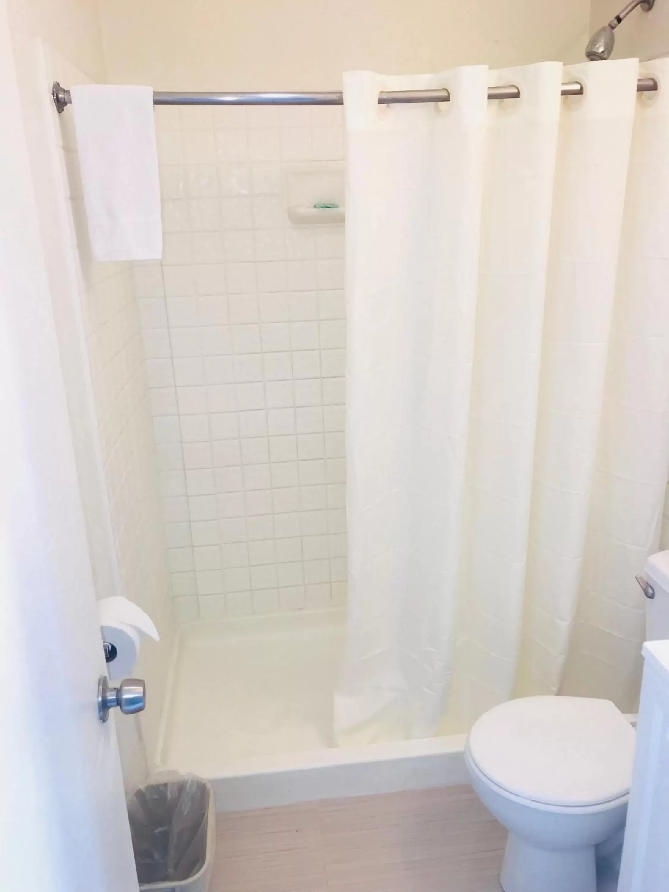 3 Double Beds Non-Smoking in Americas Best Value Inn Loma Lodge 3 Double Beds Non-Smoking in Americas Best Value Inn Loma Lodge