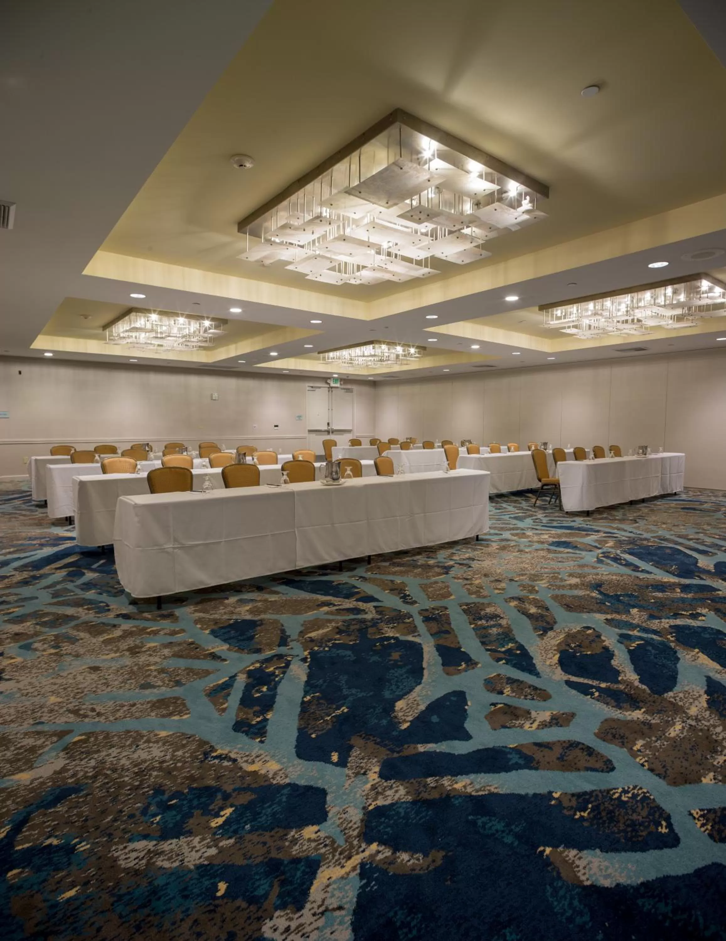 Banquet/Function facilities in Crowne Plaza Ventura Beach by IHG