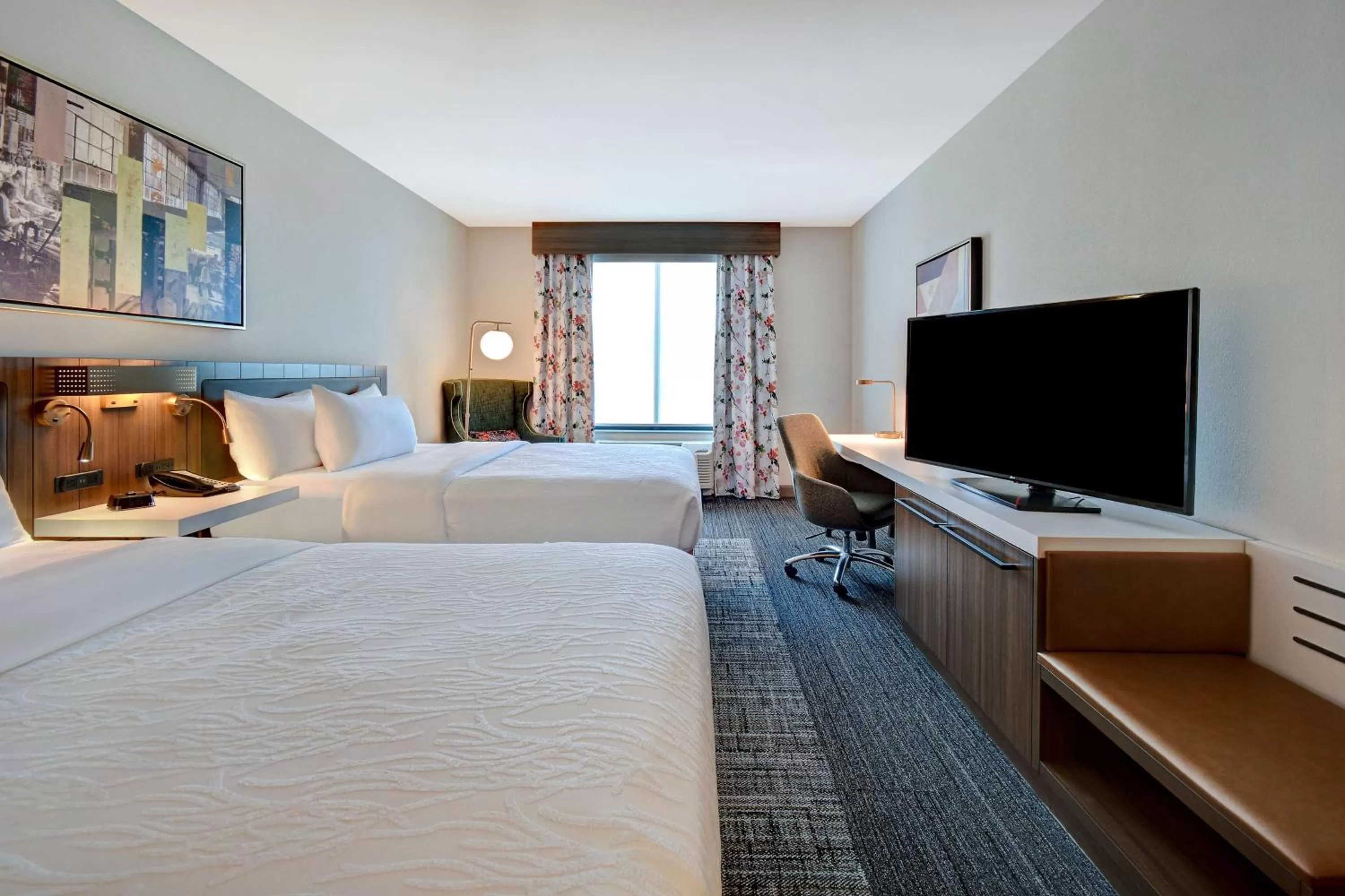 Bed in Hilton Garden Inn Kalamazoo Downtown