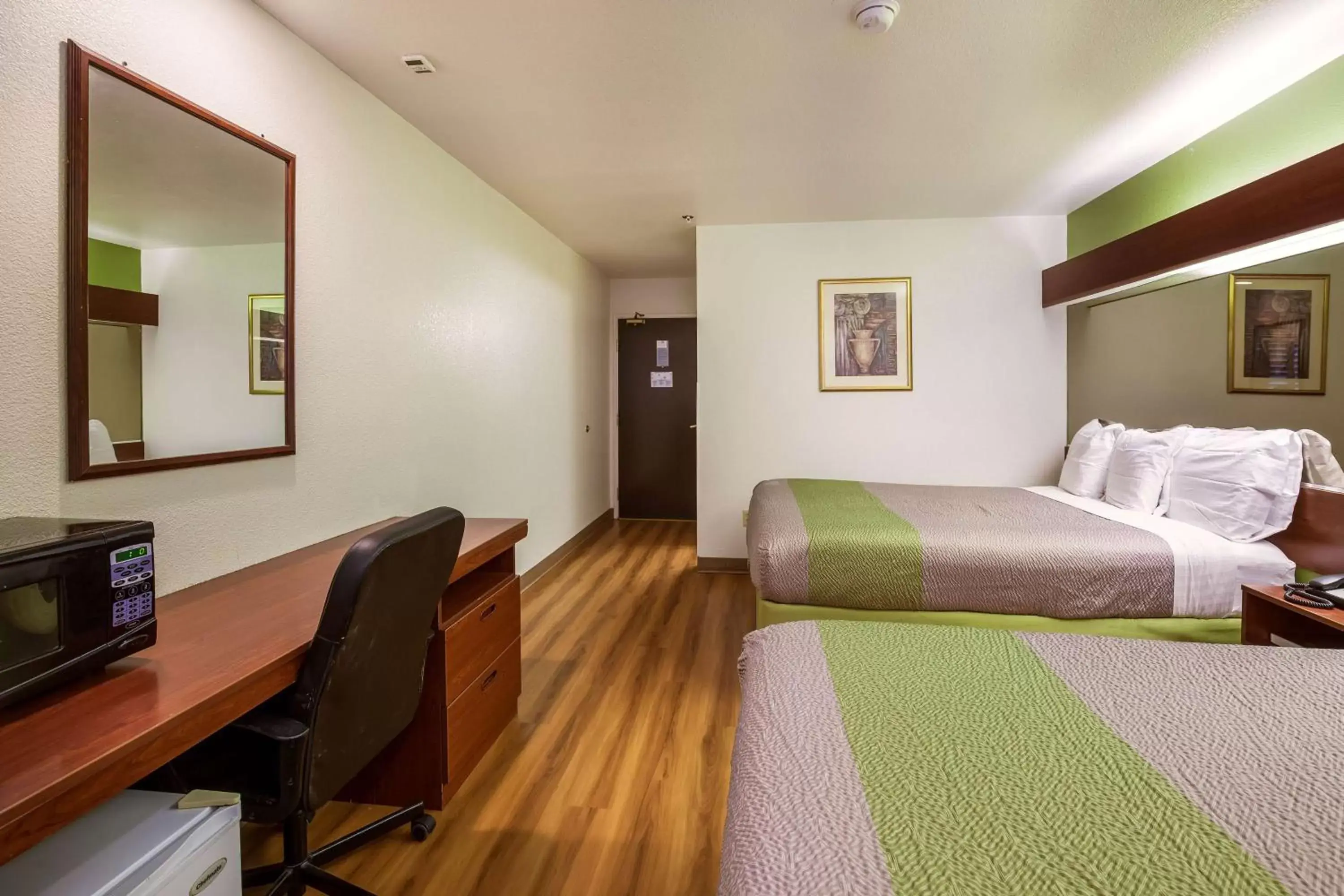 Deluxe Queen Room with Two Queen Beds - single occupancy - Non-Smoking in Motel 6-Dixon, CA Deluxe Queen Room with Two Queen Beds - single occupancy - Non-Smoking in Motel 6-Dixon, CA