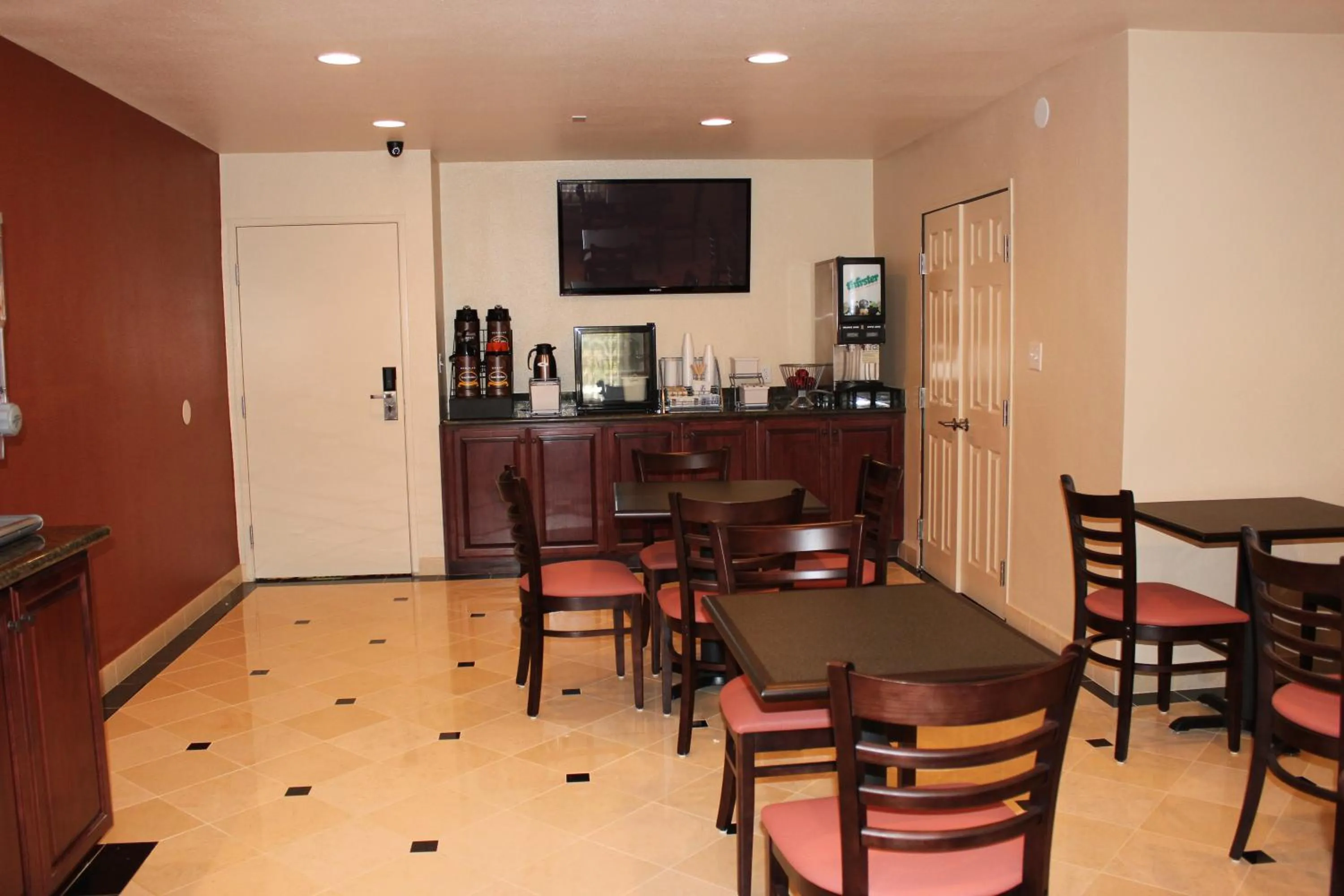 Restaurant/places to eat in Super 8 by Wyndham Vallejo/Napa Valley